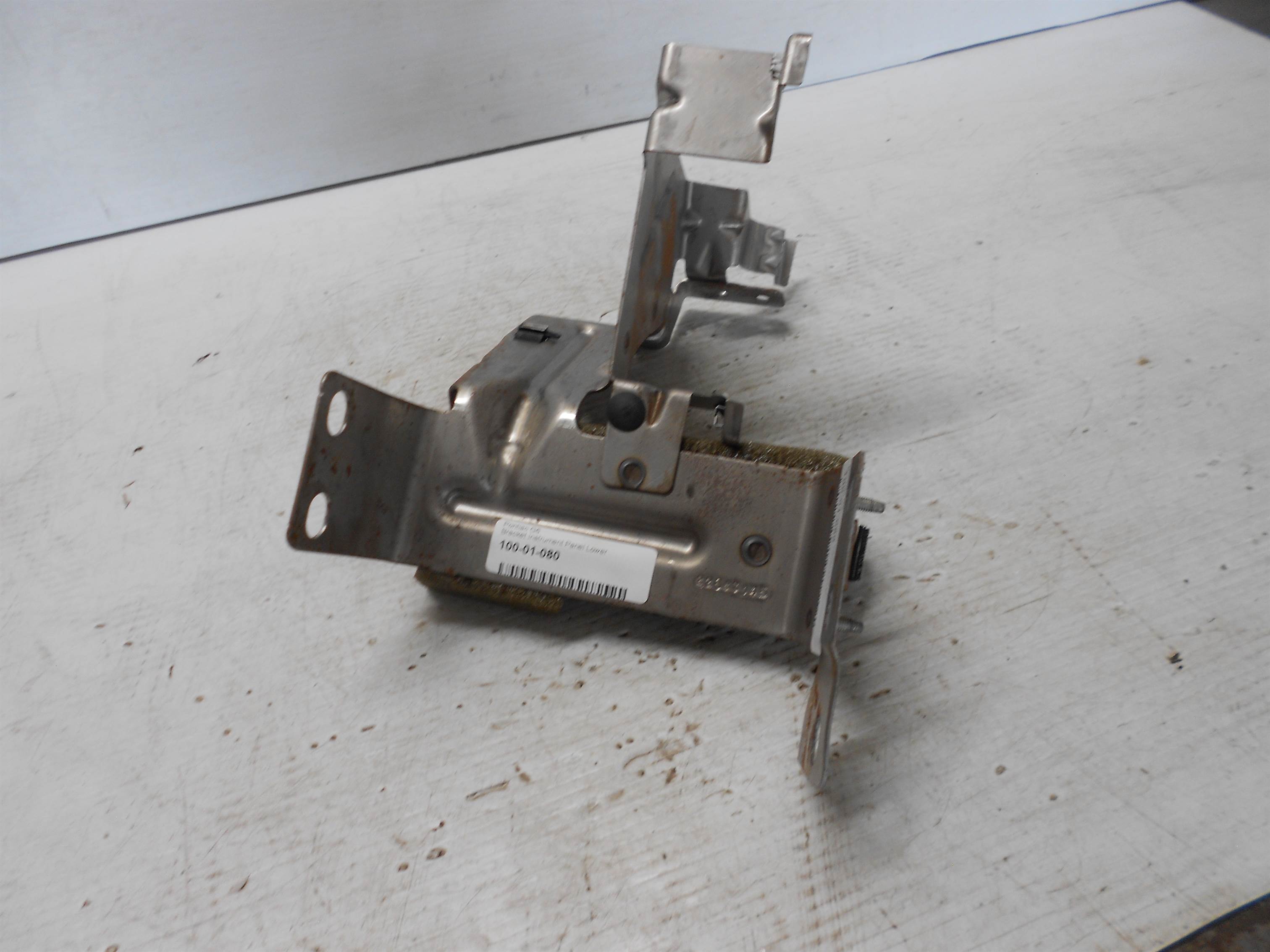 Used Malibu G6 Instrument Panel Mounting Bracket Lower 22683145 OEM for sale small view front thumbnail