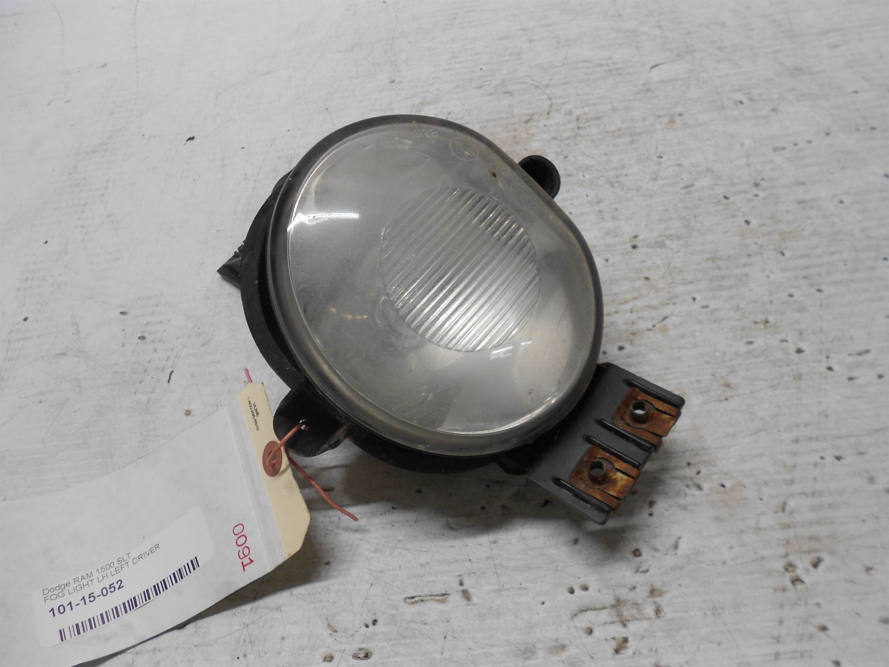 Used Driver FOG LIGHT 02 03 04 05 Dodge Ram 1500 Pick Up LH Left for sale small view front thumbnail