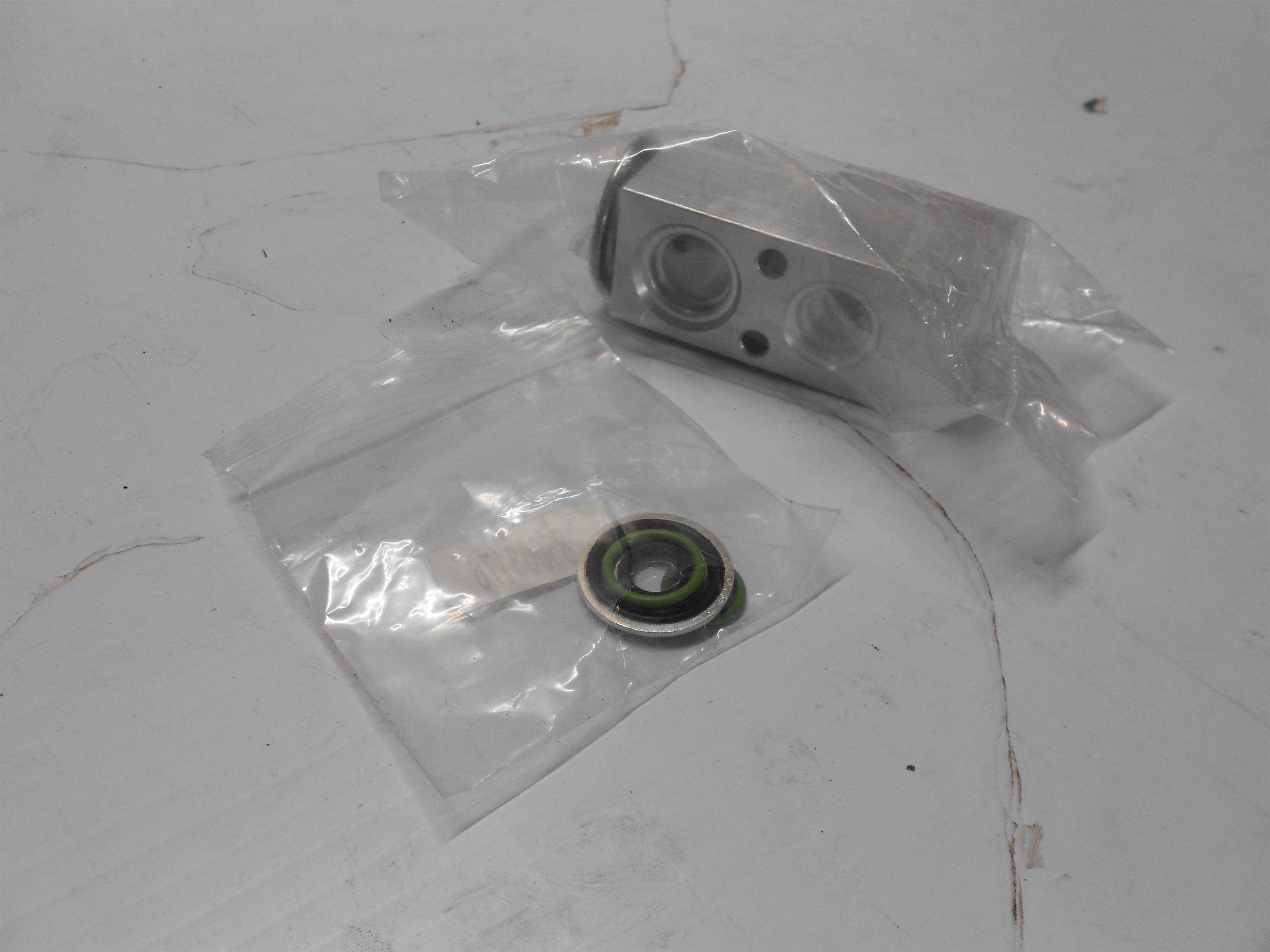 Used Four Seasons A/C Expansion Valve 39018 096361390188 for sale small view front thumbnail