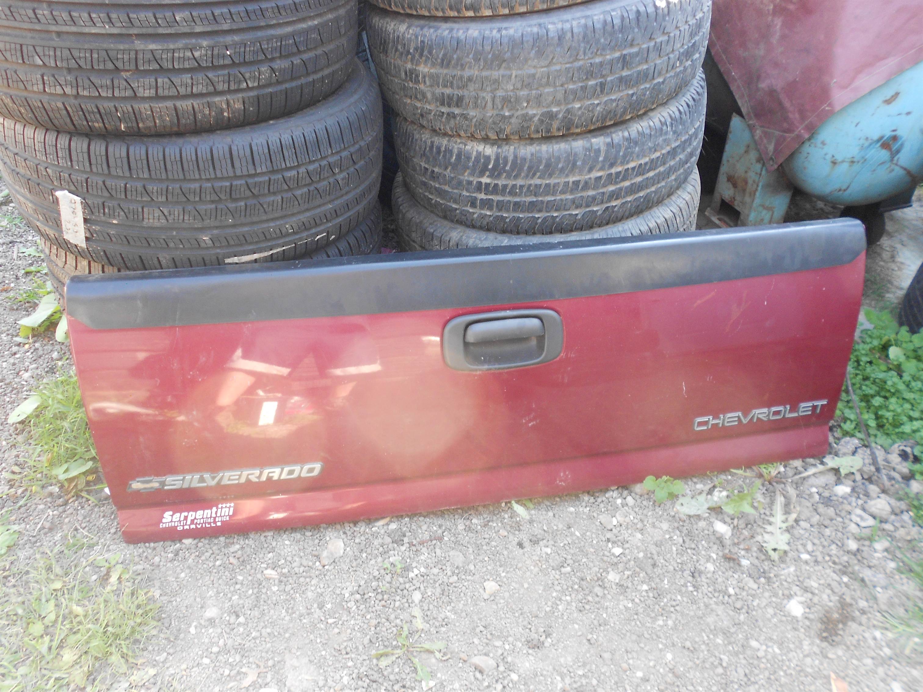 Used 99-06 SILVERADO GMC SIERRA TAILGATE TAIL GATE ASSEMBLY PAINT CODE 817K for sale small view front thumbnail