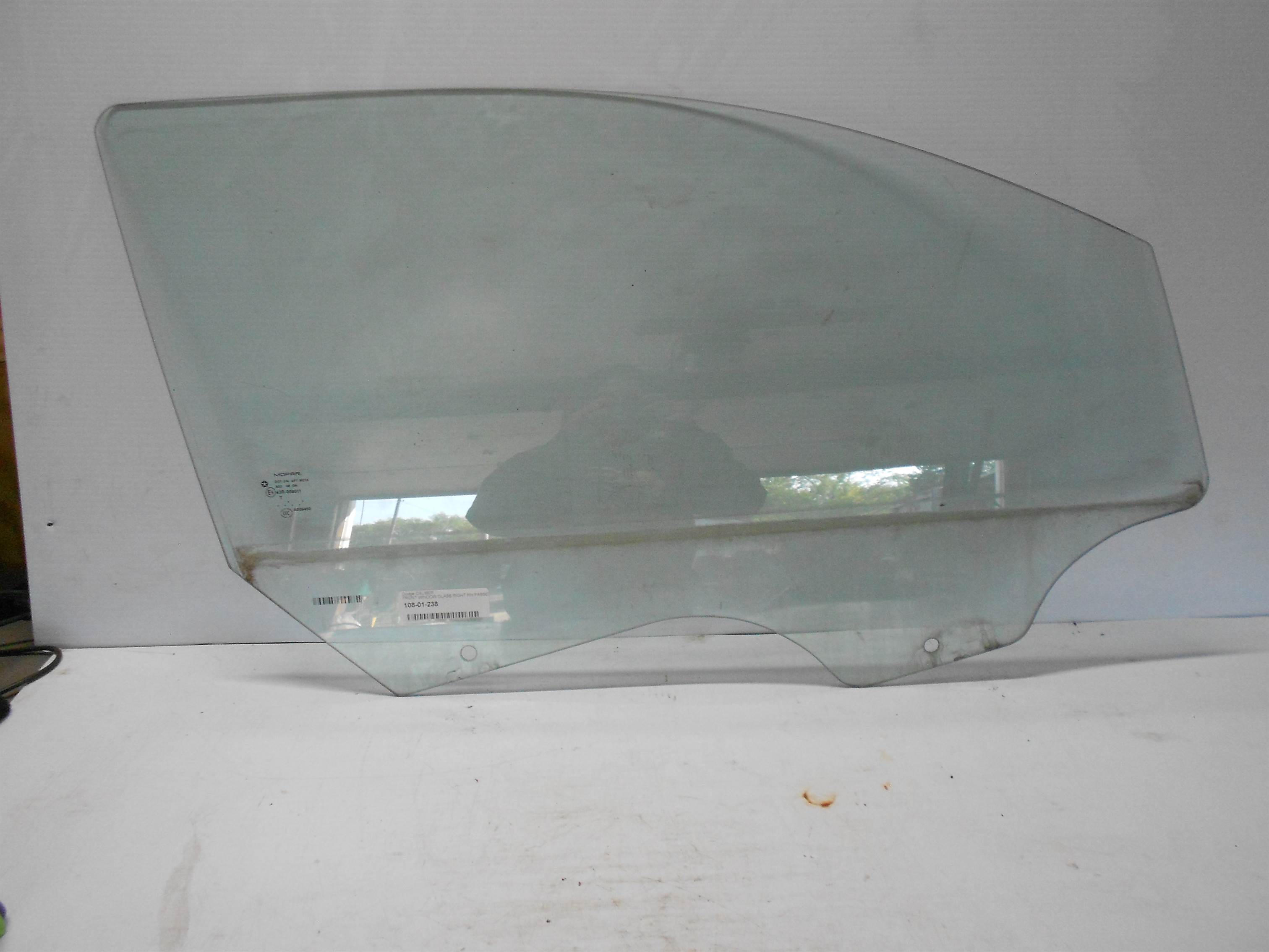 Used 2007-2012 DODGE CALIBER FRONT WINDOW GLASS RIGHT RH PASSENGER for sale small view front thumbnail