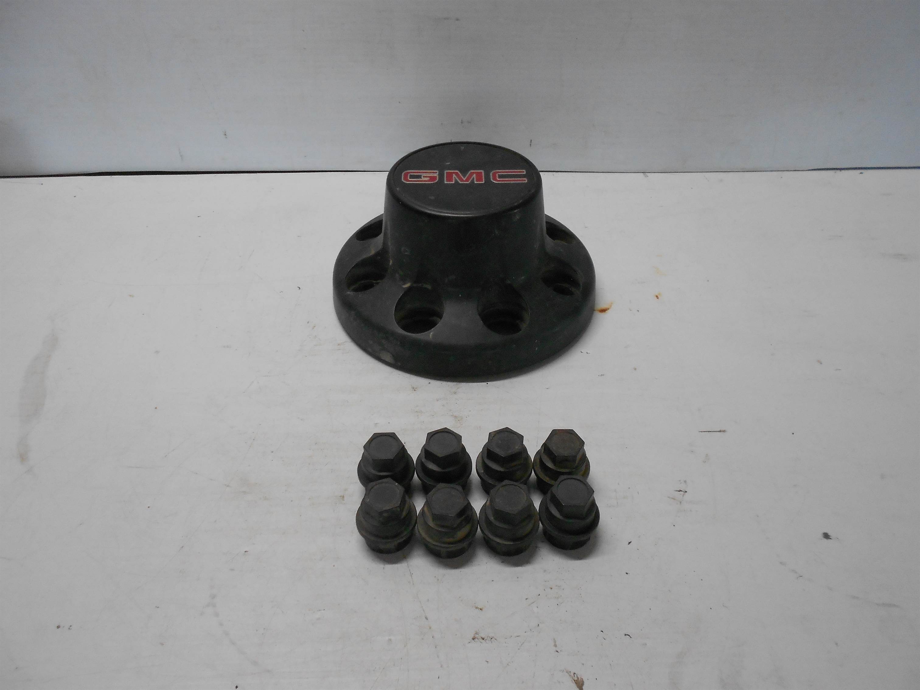 Used GMC CENTER CAP 8 LUG BLACK for sale small view front thumbnail