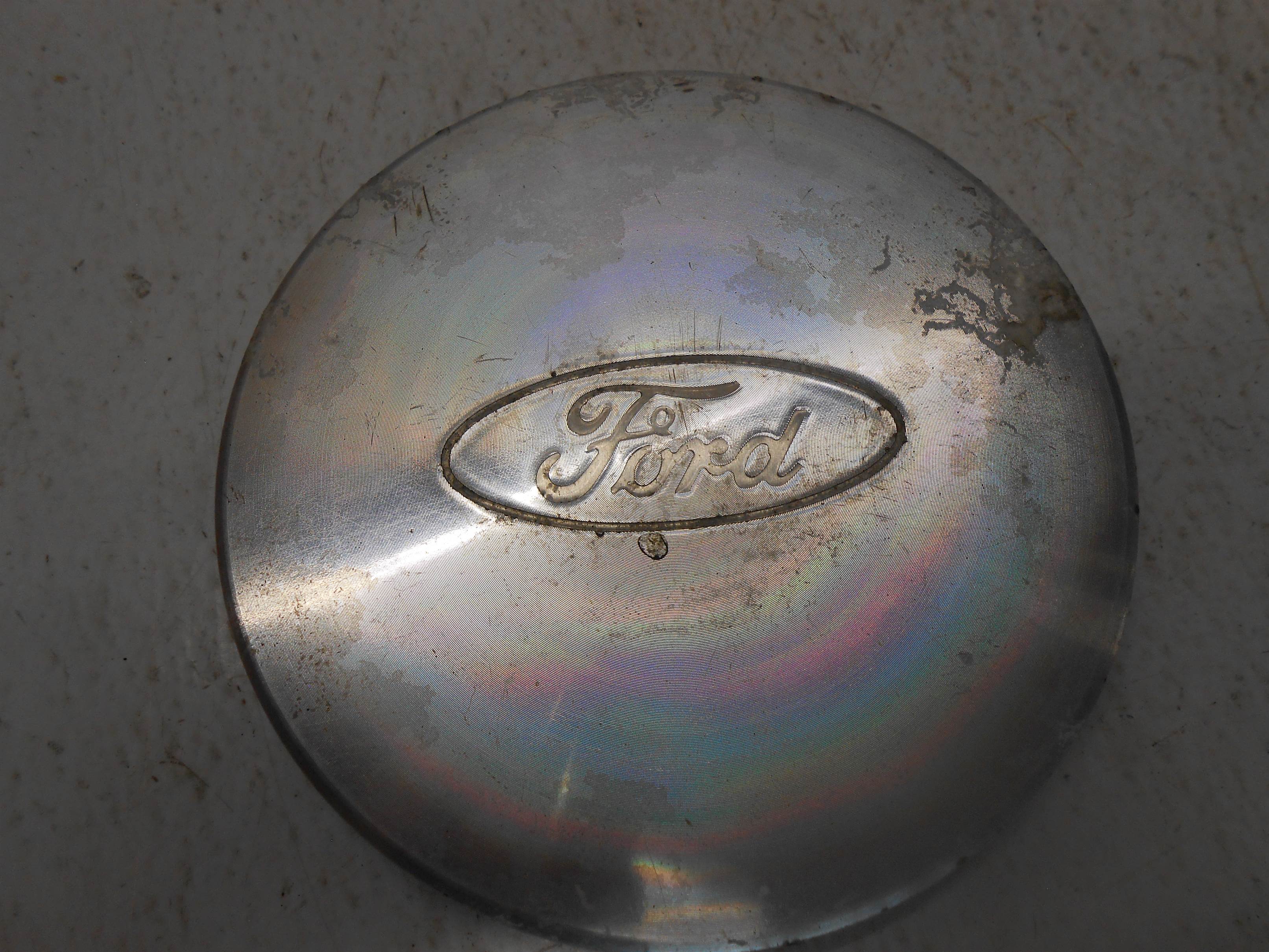 Used Ford Center Cap Windstar Mustang Crown Taurus F58A-1A096-KB for sale small view front thumbnail