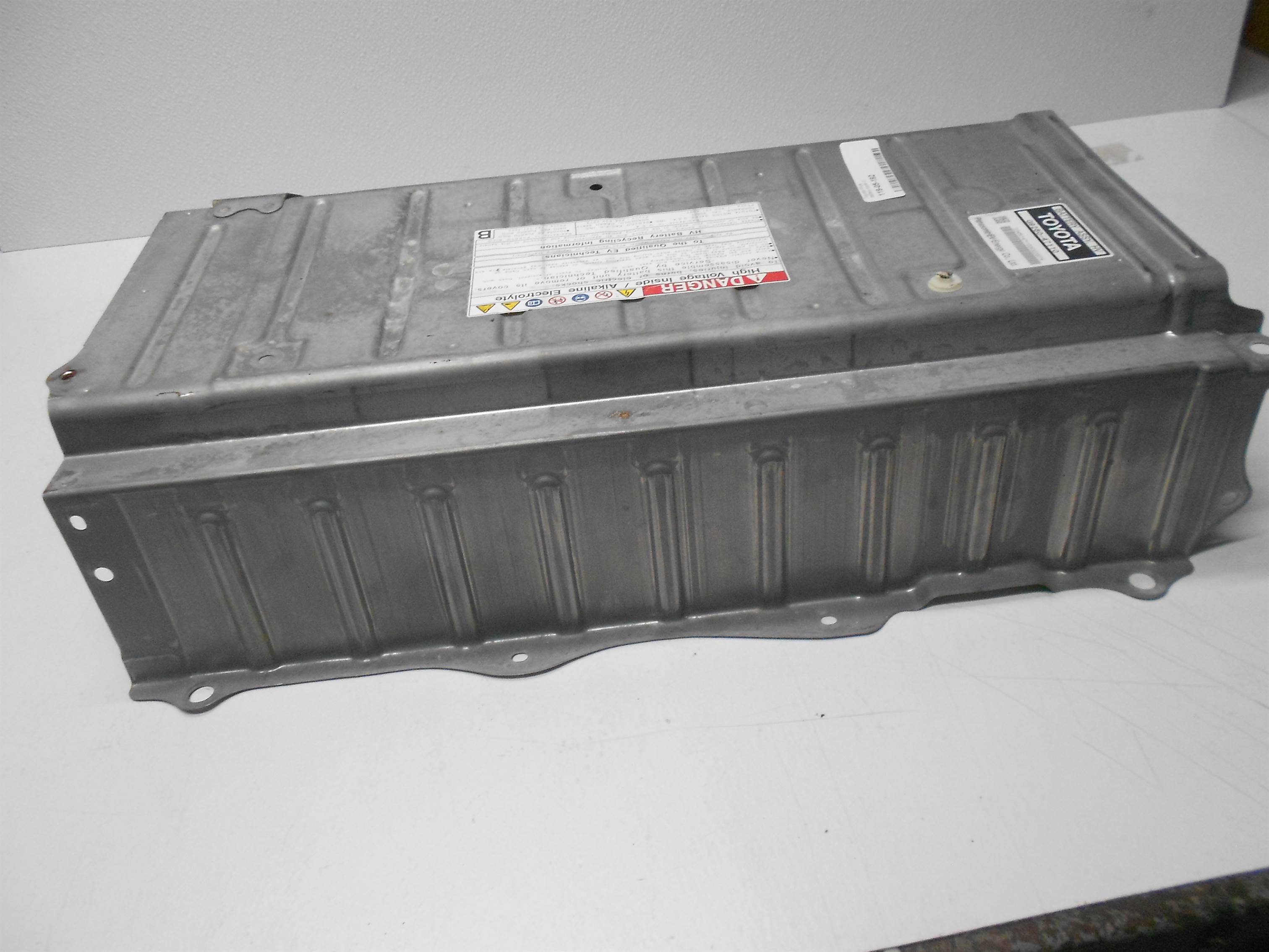 Used 2004-2009 Toyota Prius Battery Cover G9280-47110 for sale small view front thumbnail