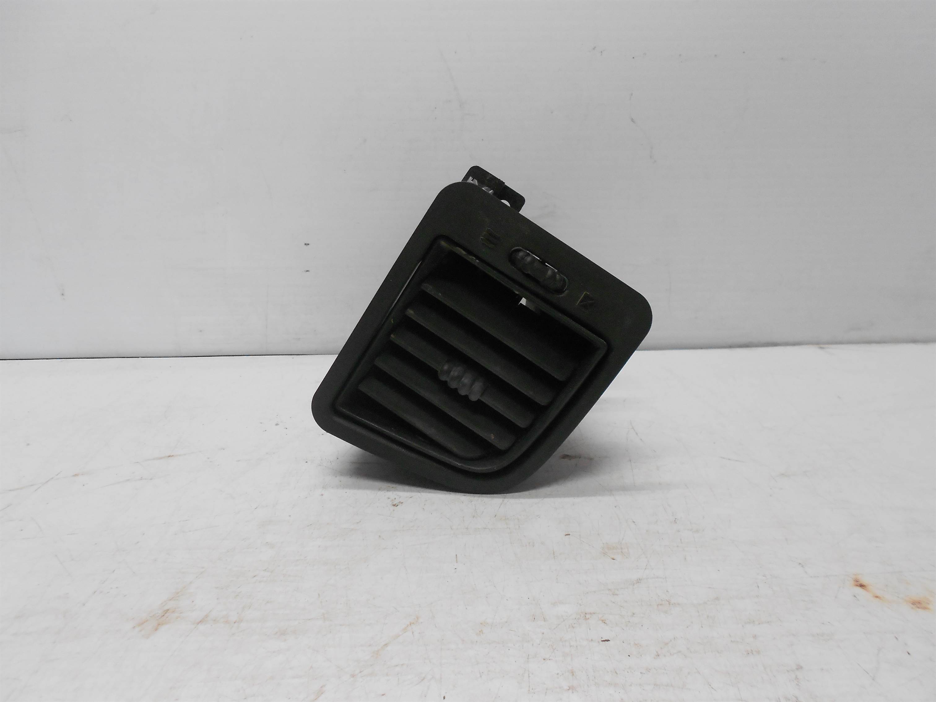 Used 1999-2006 Chevy Silverado Suburban Tahoe Sierra Front Left Driver Dash Vent OEM for sale small view front thumbnail