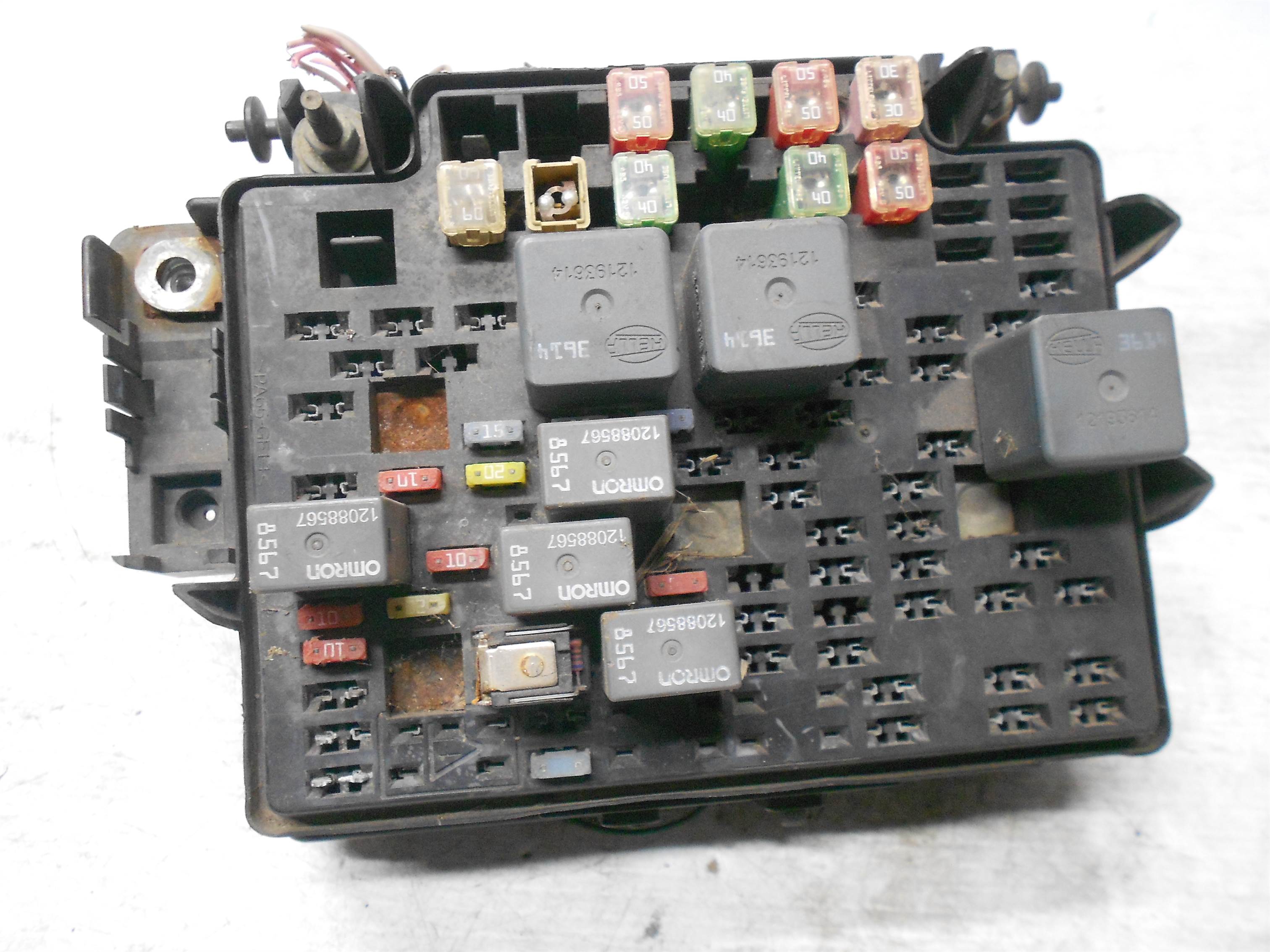 Used 2003-2006 Silverado Sierra H2 Fuse Box Relay Unit 1520193001 Module for sale small view front thumbnail
