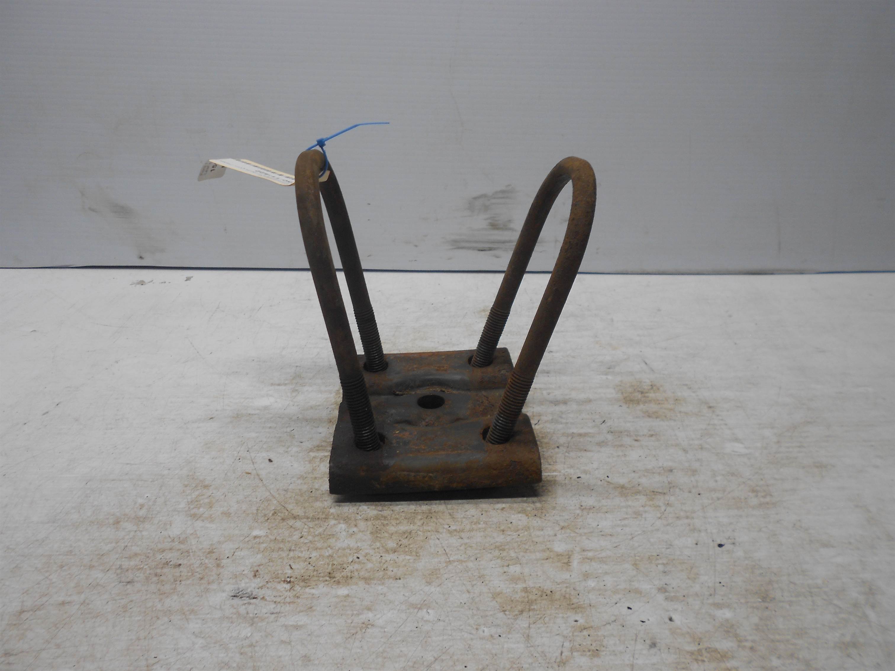 Used 1997-2004 FORD F150 REAR LEAF SPRING U-BOLTS & ANCHOR PLATE for sale small view front thumbnail