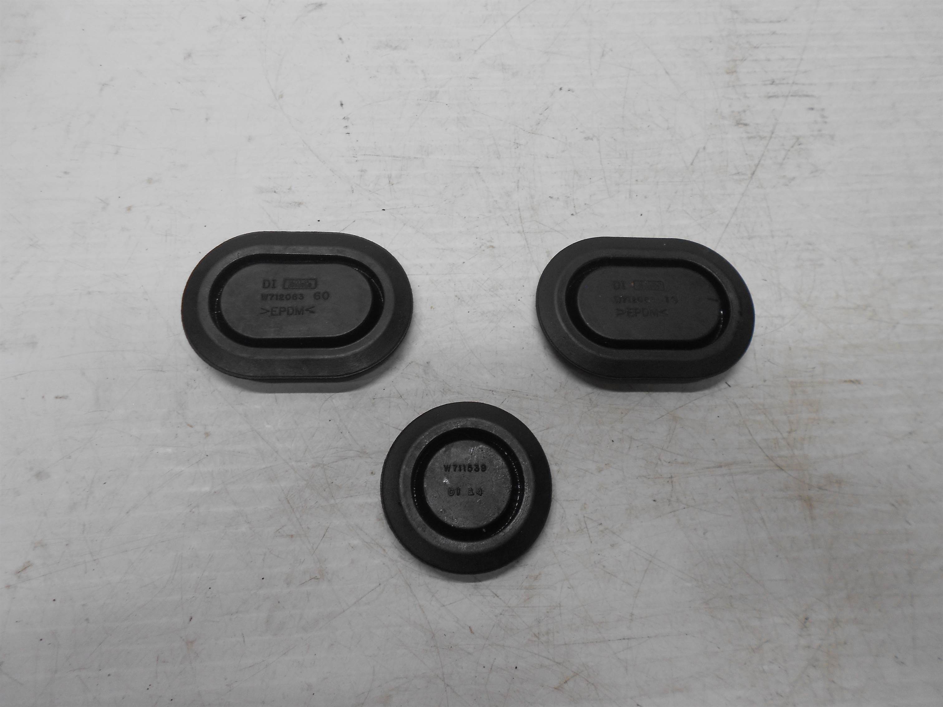 Used 03-06 CADILLAC ESCALADE rubber body plug fits more than one vehicle for sale small view front thumbnail