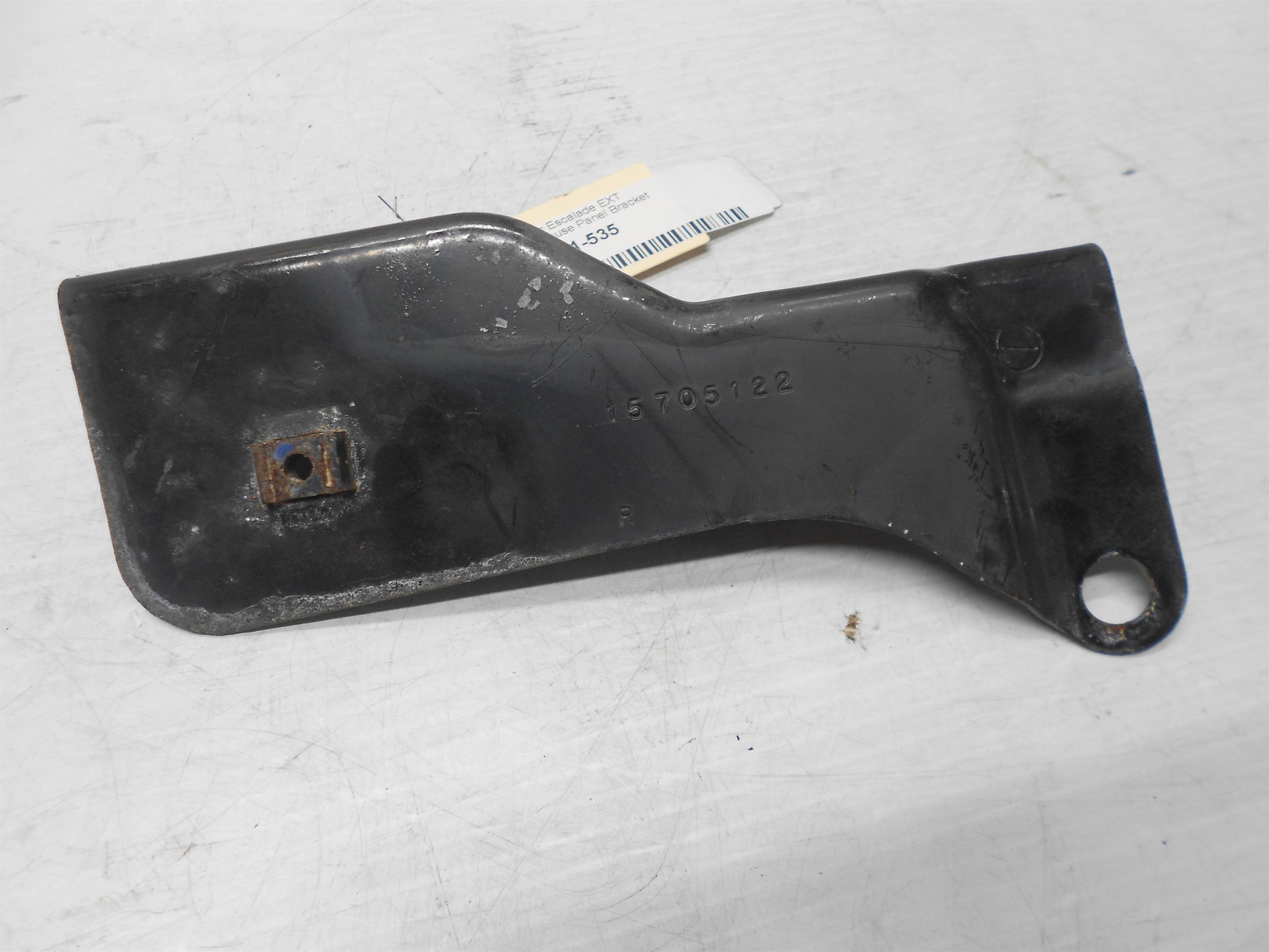 Used 02-06 CADILLAC ESCALADE FRONT RIGHT FENDER LINER SUPPORT BRACKET for sale small view front thumbnail