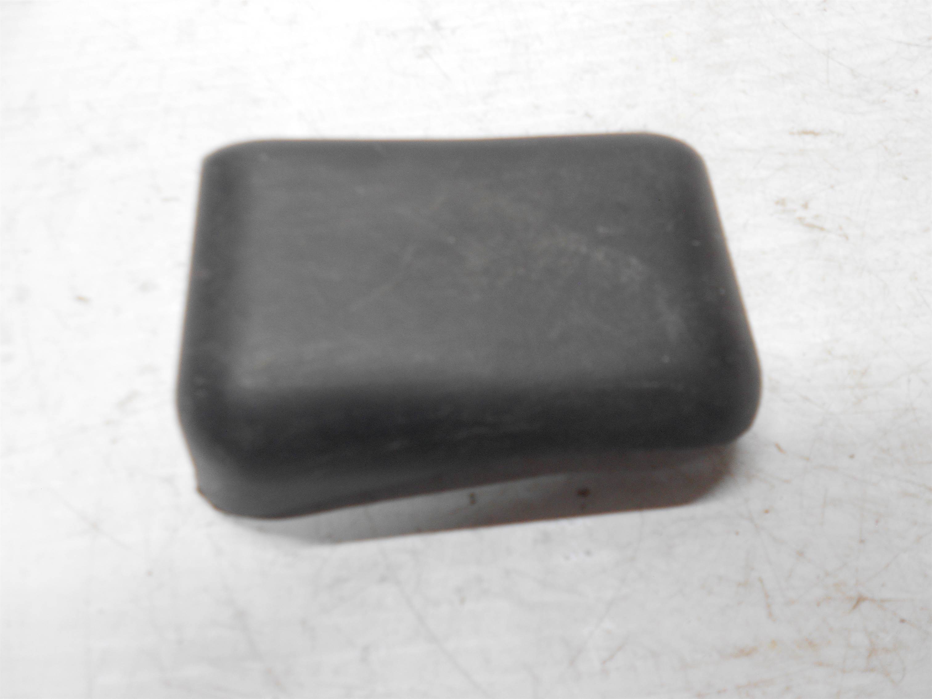 Used 1999-06 Silverado Sierra RH Side Seat Adjuster Bolt Cover 15041468 for sale small view front thumbnail