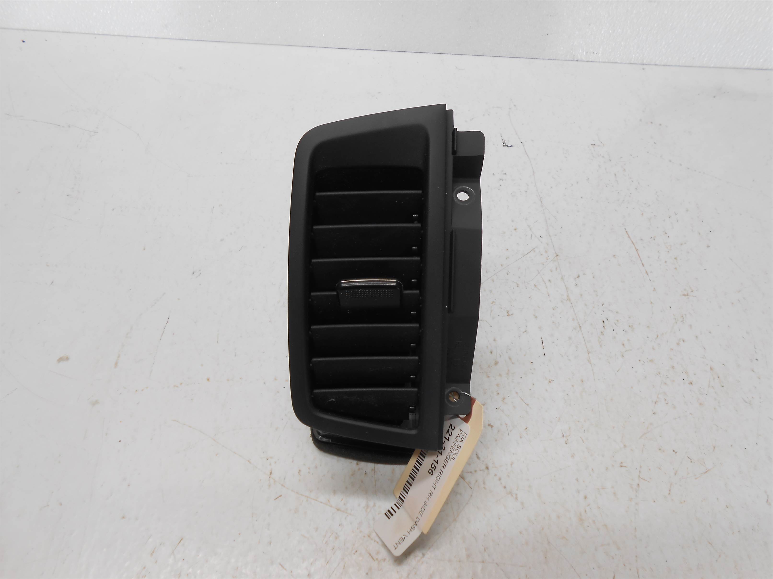 Used 2011 KIA Soul FRONT DASH CENTER RIGHT PASSENGER SIDE VENT 94710-2K000 for sale small view front thumbnail