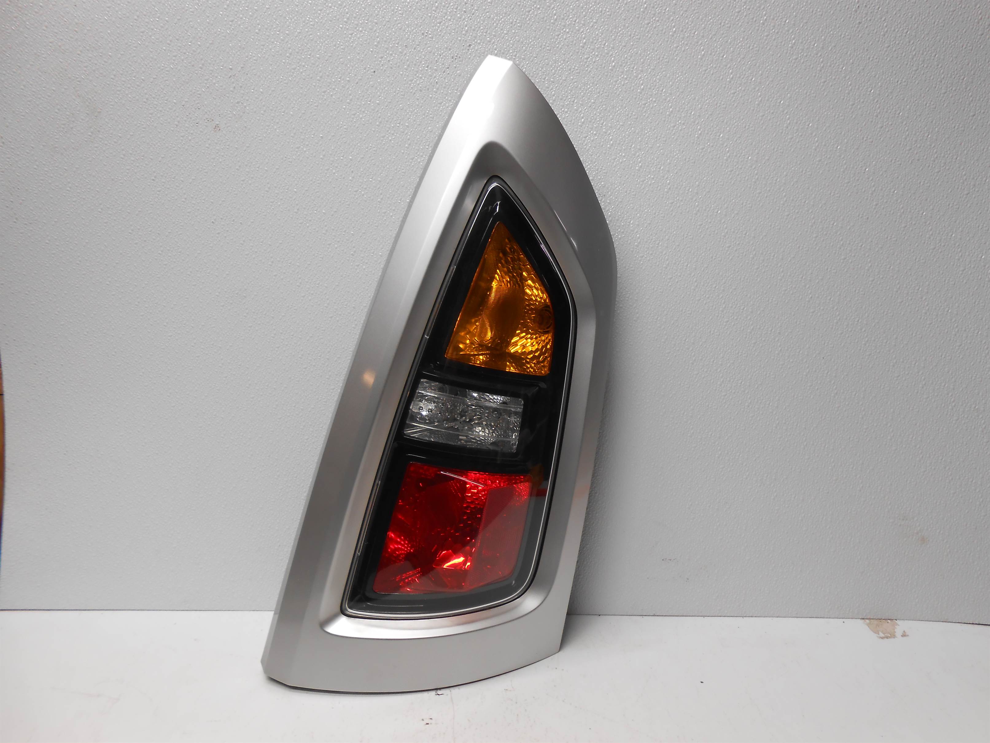 Used 2010 2011 KIA SOUL PASSENGER RIGHT TAIL LIGHT LAMP SILVER for sale small view front thumbnail