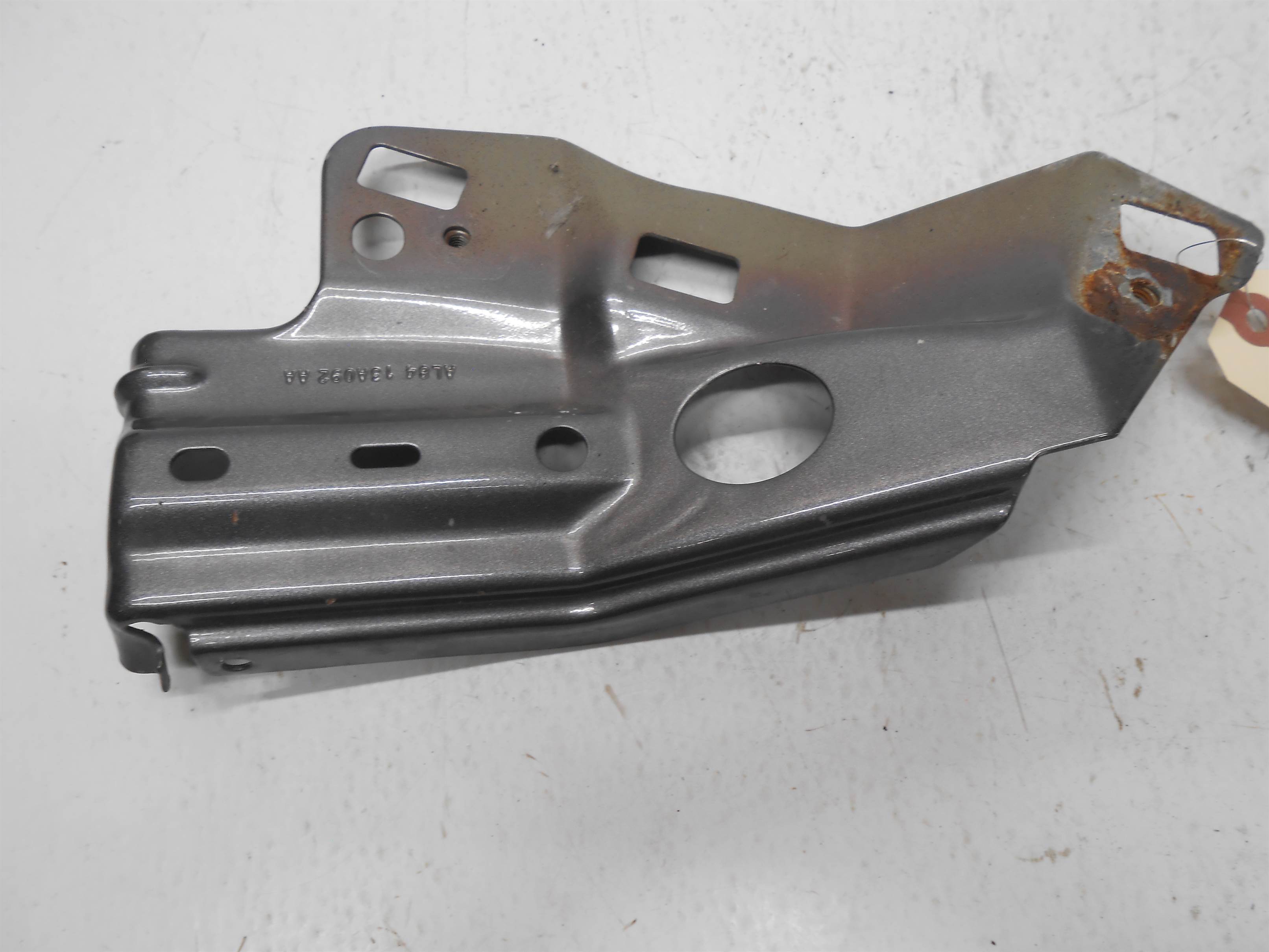Used 2010 MERCURY MARINER DRIVER LEFT FENDER BRACKET for sale small view front thumbnail