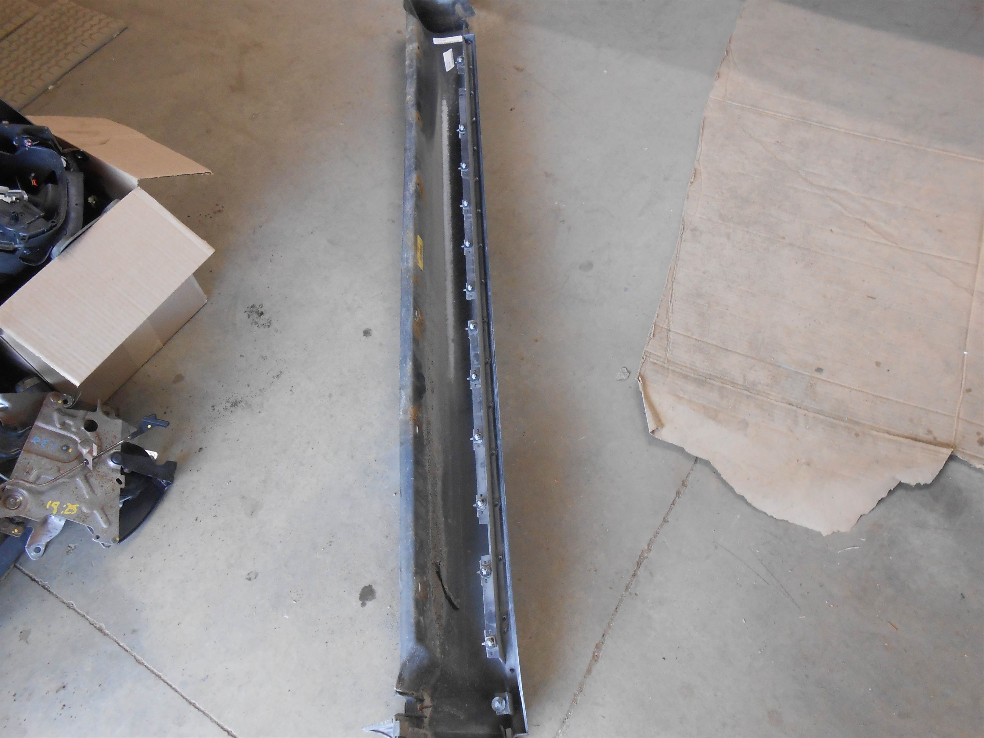 Used 2010 MERCURY MARINER Rocker Panel Side Skirt Moulding Passenger Right for sale small view front thumbnail