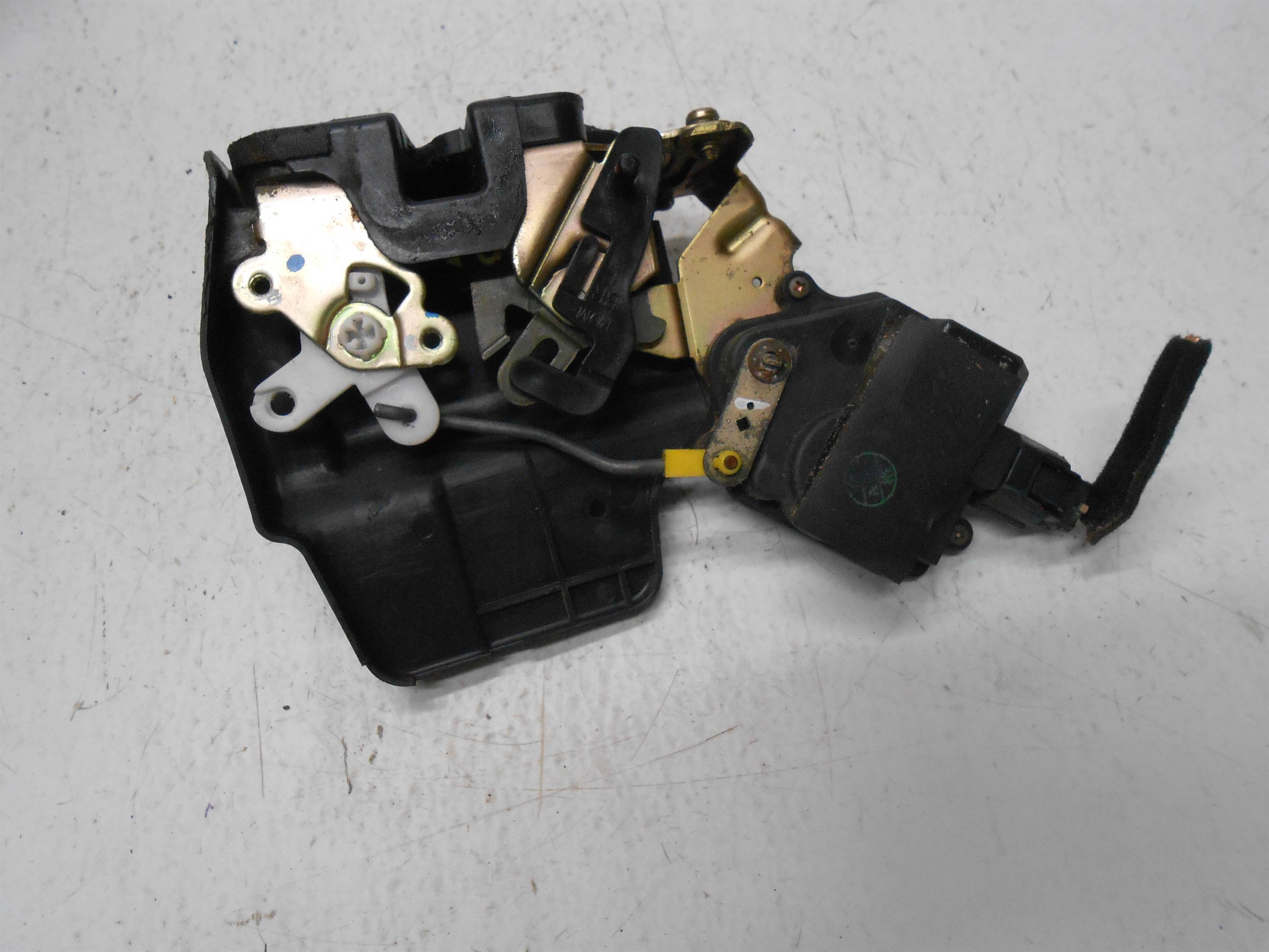 Used 2005 KIA SPORTAGE REAR DOOR LATCH RIGHT PASSENGER for sale small view front thumbnail