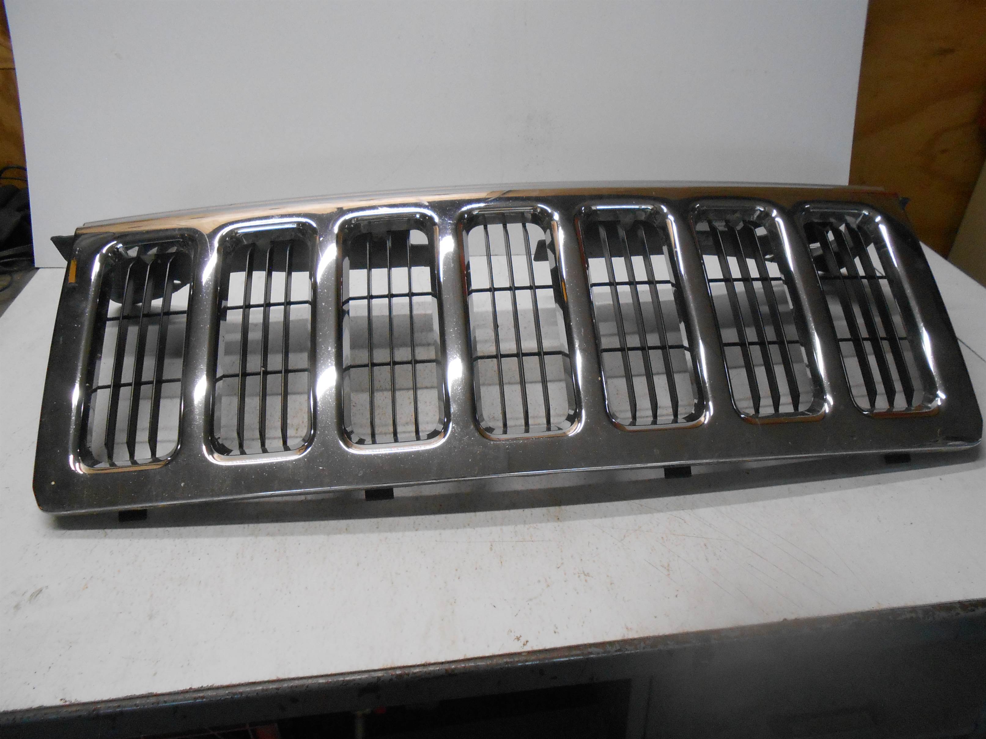 Used 2006-2010 Jeep Commander Front Grille Chrome dx-30165-6722 for sale small view front thumbnail