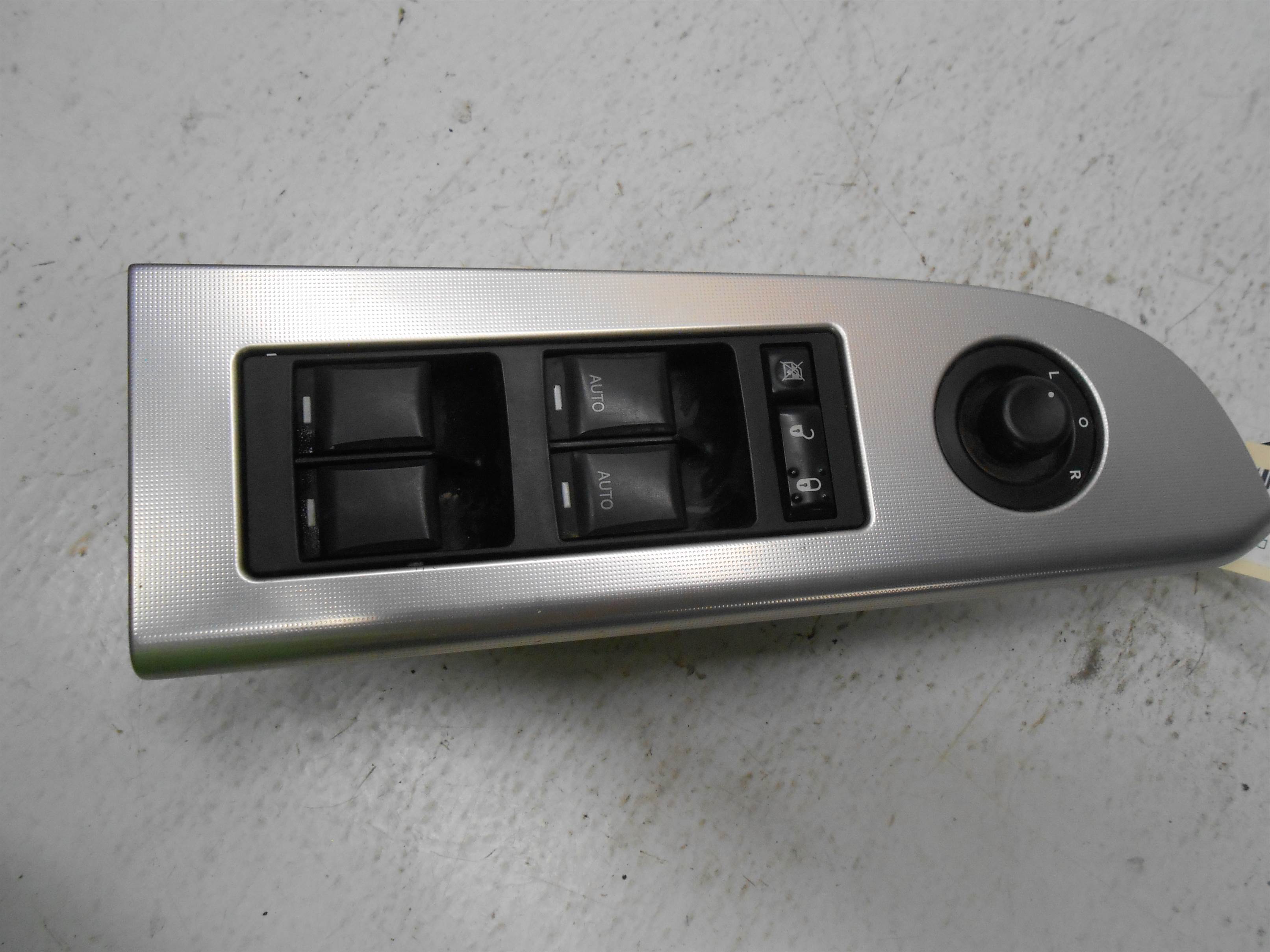 Used 2008 Jeep Commander XK 06-10 OEM Driver Master Power Door Window Switch Bezel for sale small view front thumbnail