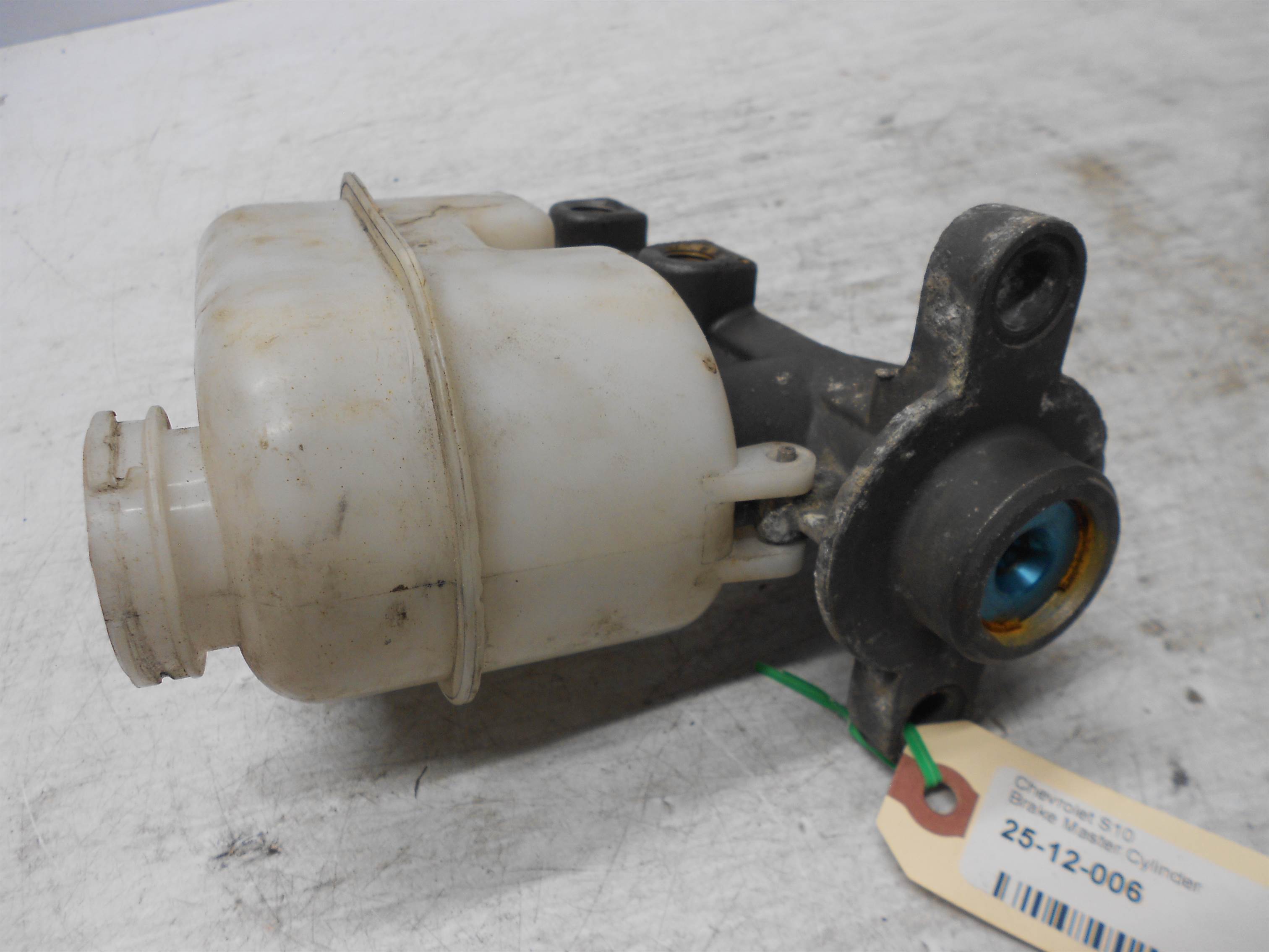 Used 1998-2001 Chevy Blazer Brake Master Cylinder OEM 18024497 for sale small view front thumbnail