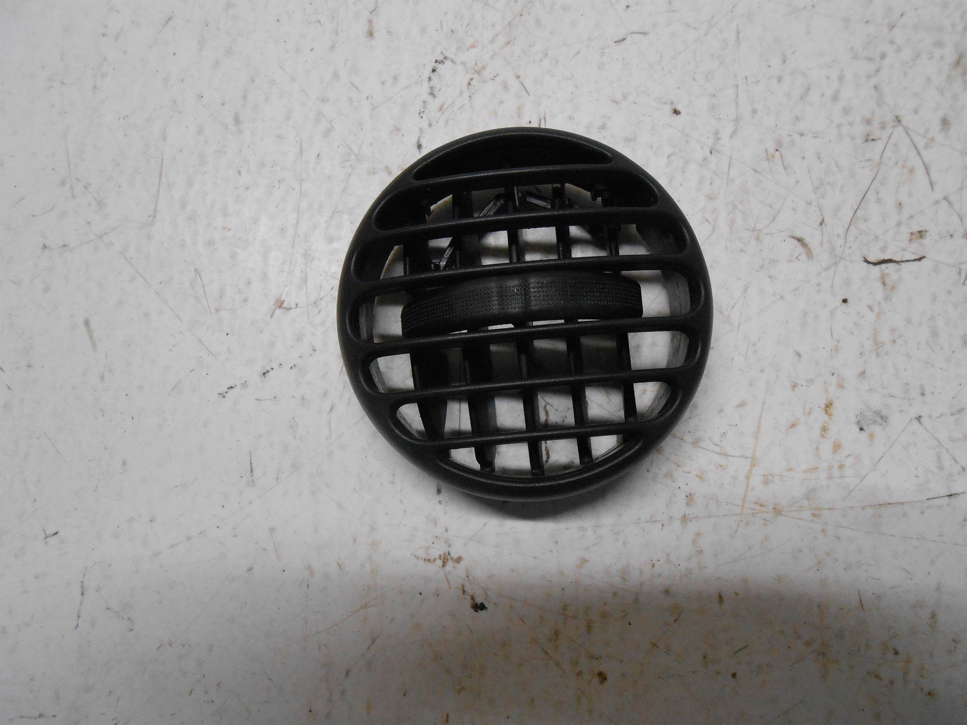 Used 2005 Jeep Liberty FRONT DASH CENTER LEFT LH DRIVER SIDE VENT for sale small view front thumbnail