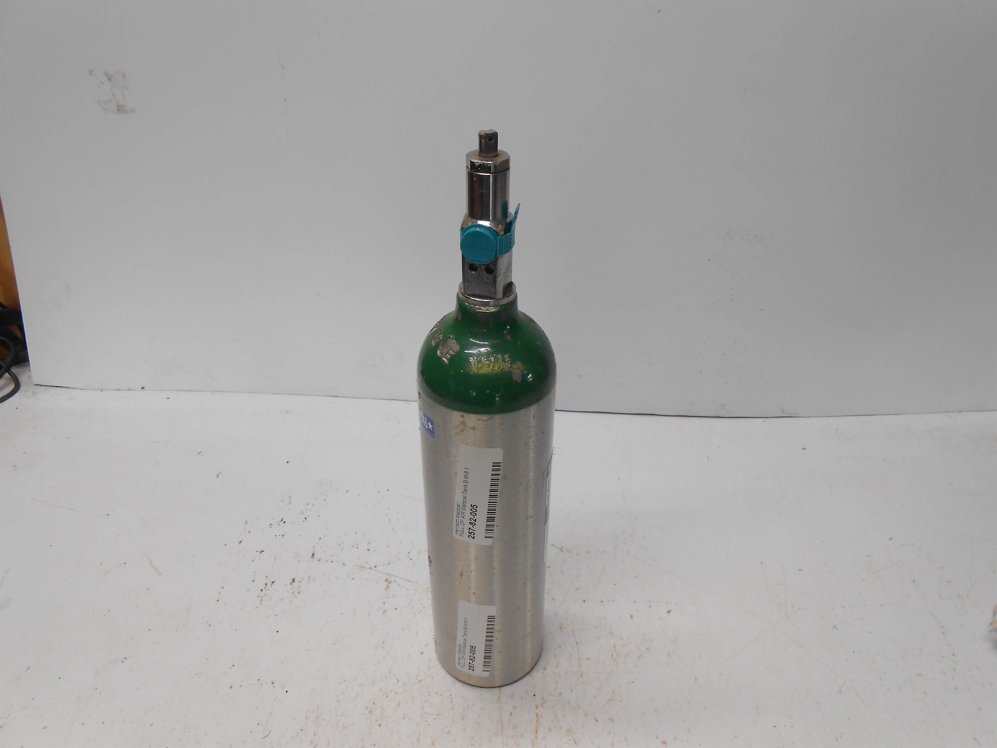 Used M6 Portable Medical Oxygen Tank for sale small view front thumbnail