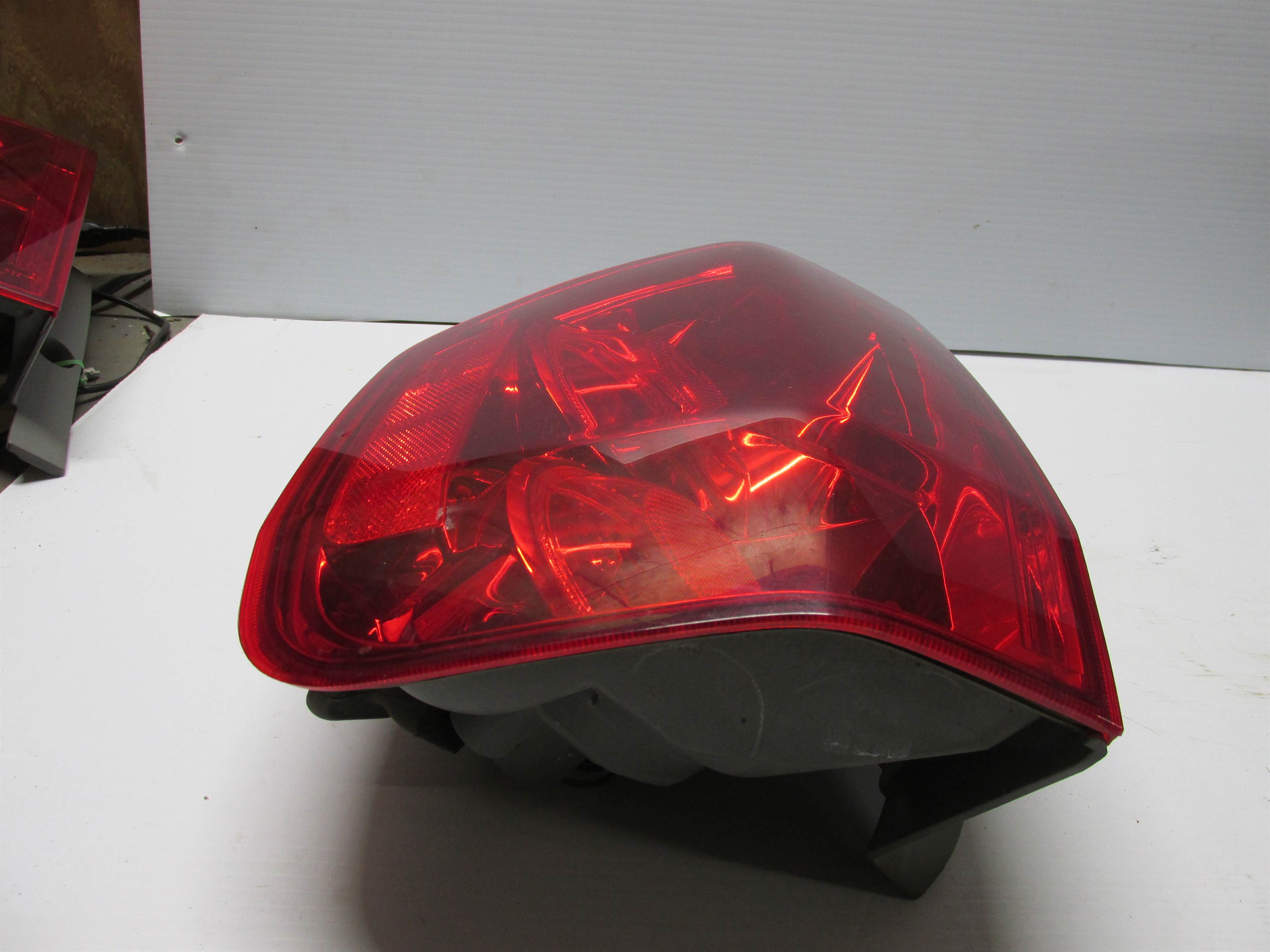 Used 2003 2004 2005 Honda Pilot RH Passenger Side Tail Light OEM for sale small view front thumbnail