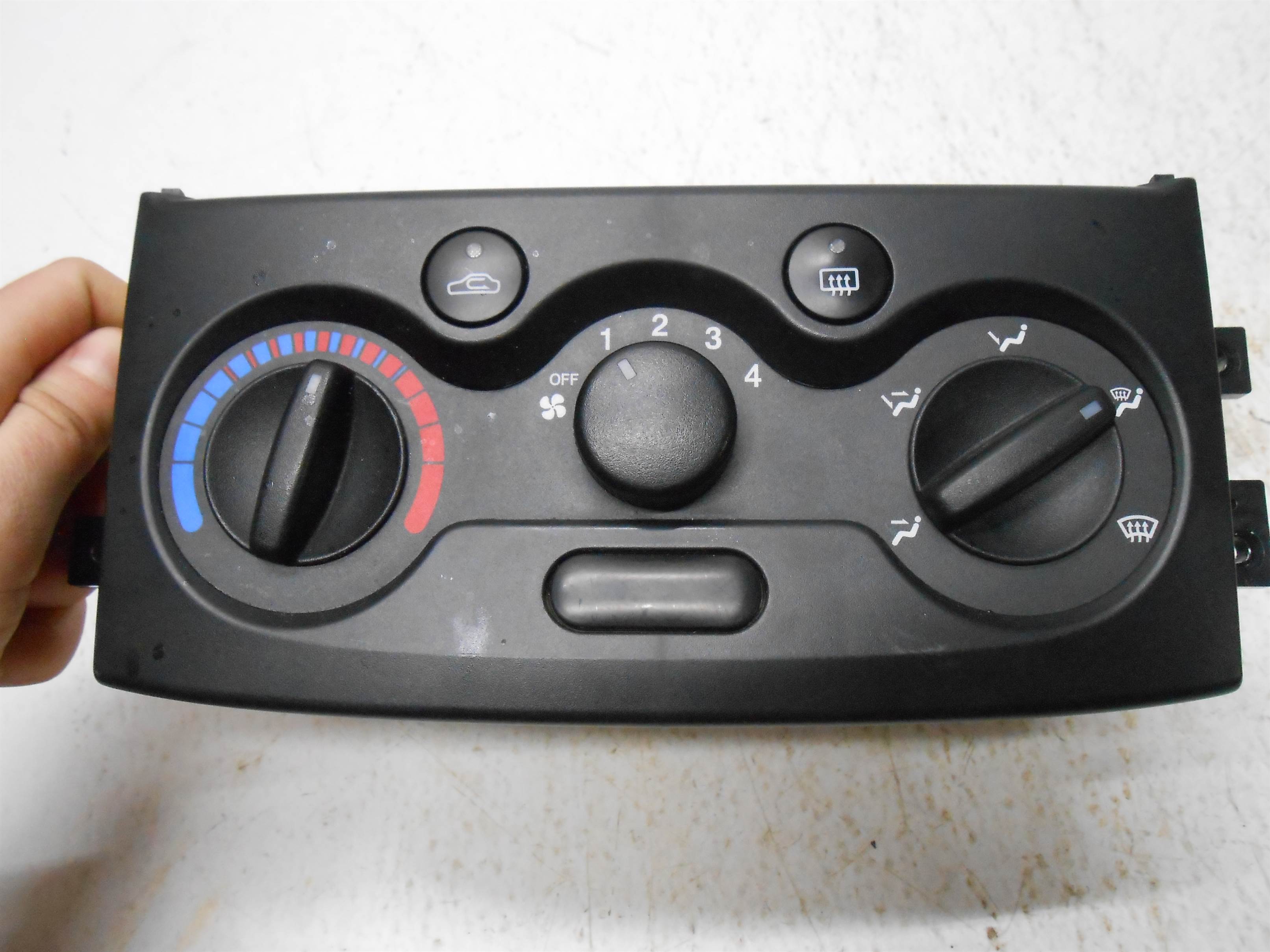 Used 2004-2008 Chevrolet Aveo Dashboard Climate Temperature Control Module - No AC for sale small view front thumbnail