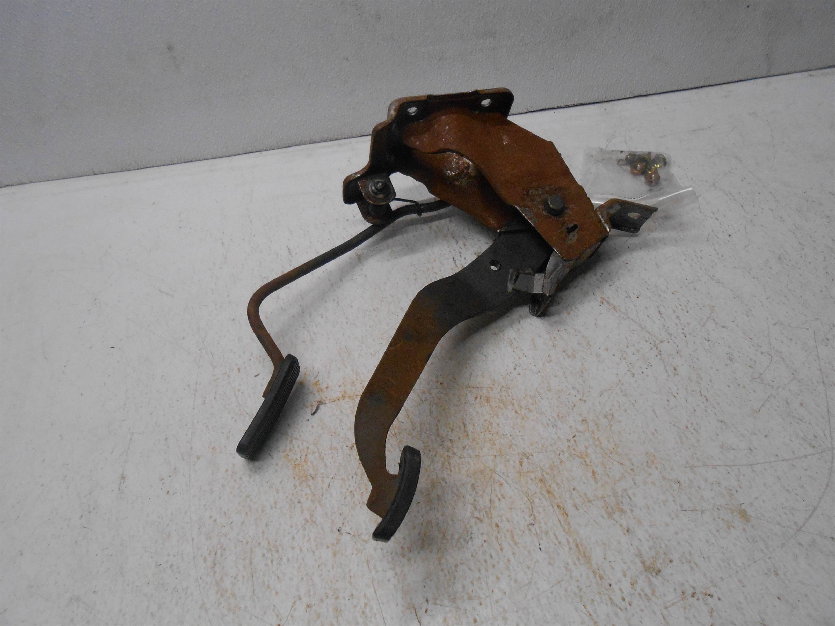 Used 2005 Chevrolet Aveo Brake Pedal Accelerator Pedal Assembly Manual for sale small view front thumbnail