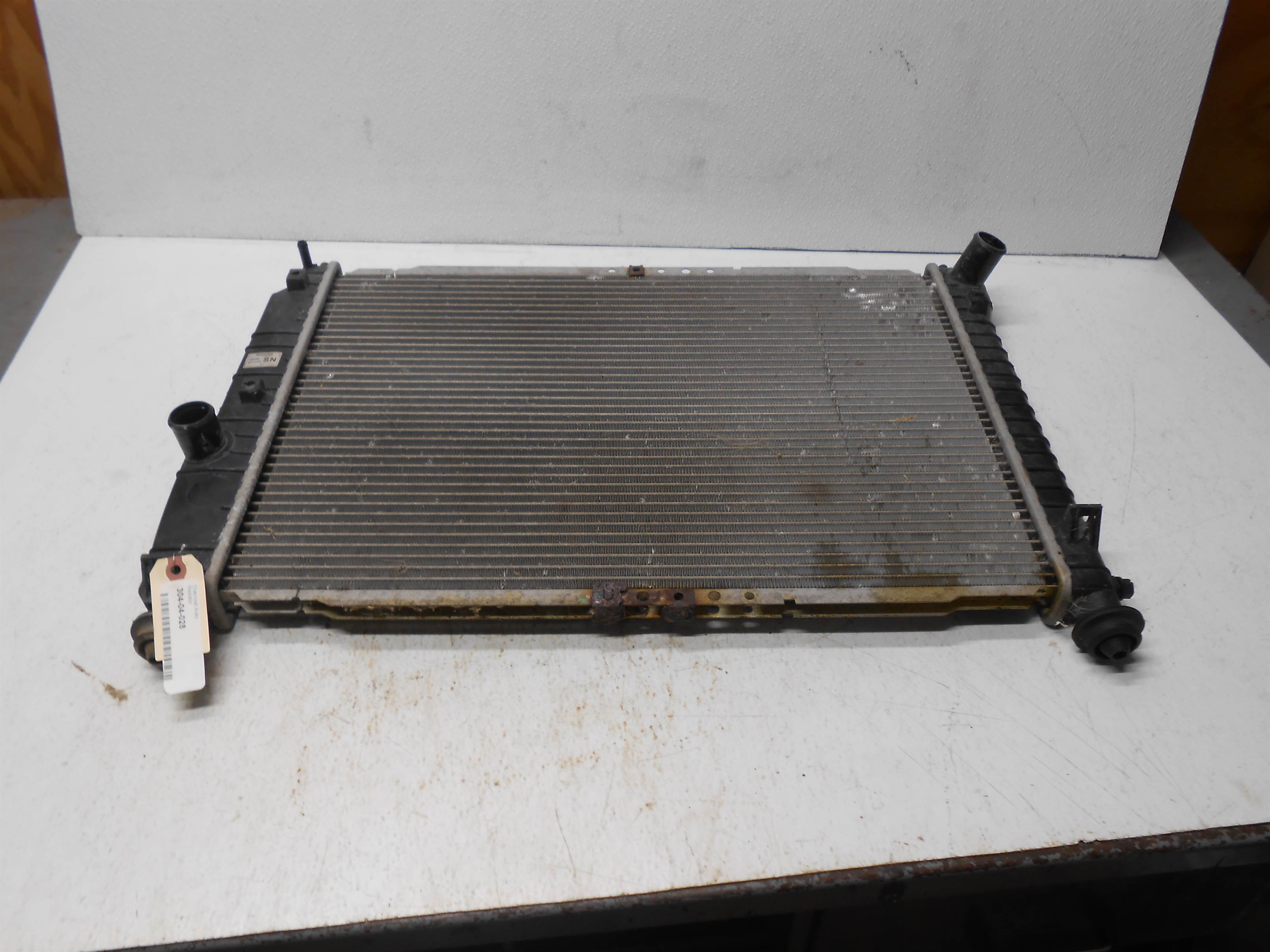 Used 2004-2008 Chevrolet Aveo Radiator 96444386 for sale small view front thumbnail