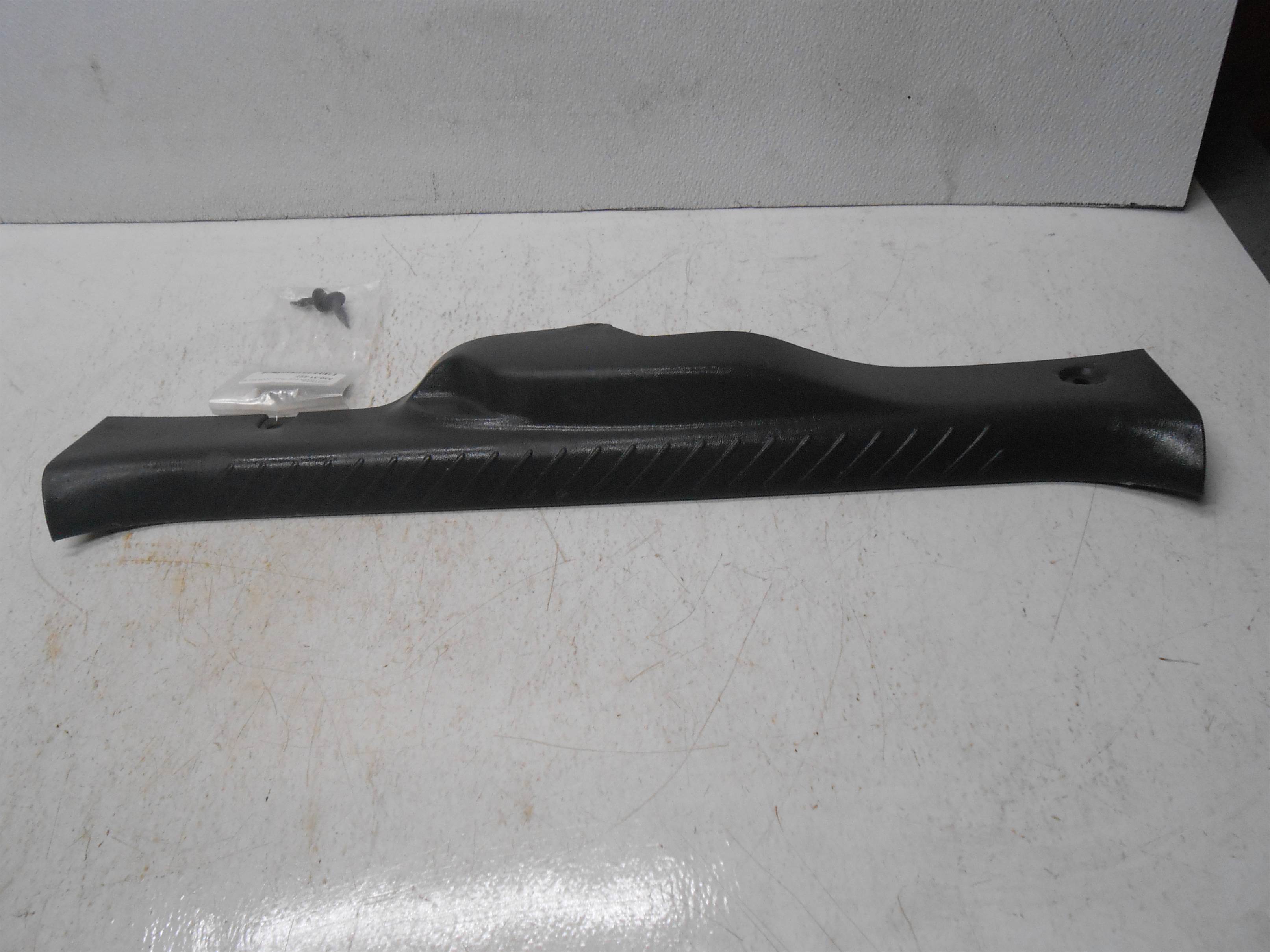 Used 2006 ford escape LEFT DRIVER SIDE FRONT DOOR SILL SCUFF TRIM PANEL for sale small view front thumbnail