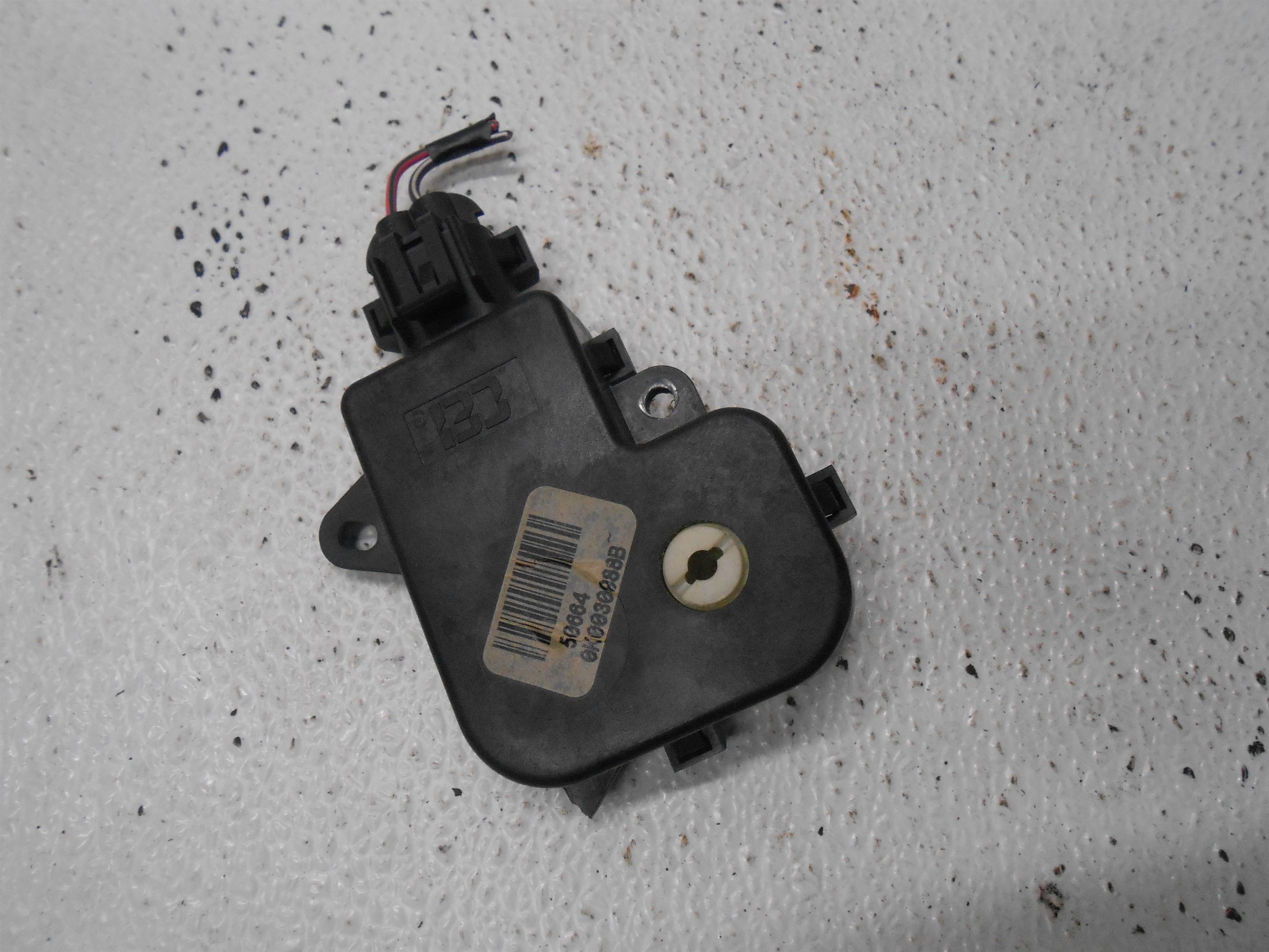 Used 2004 jeep Grand Cherokee ACTUATOR DEFROST AC HEATER BLEND FLAP 1 for sale small view front thumbnail