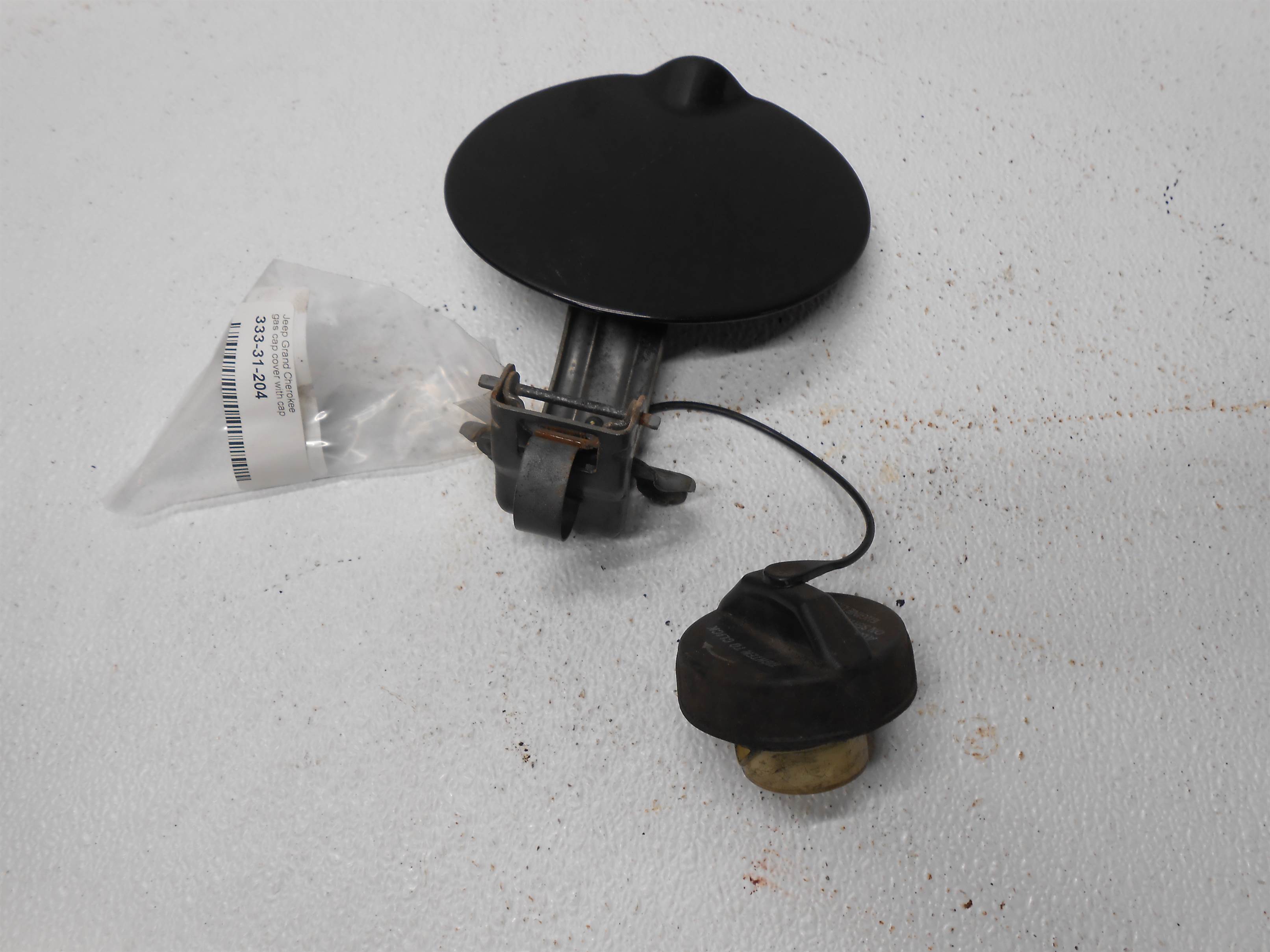 Used 2004 jeep Grand Cherokee gas cap cover with cap for sale small view front thumbnail