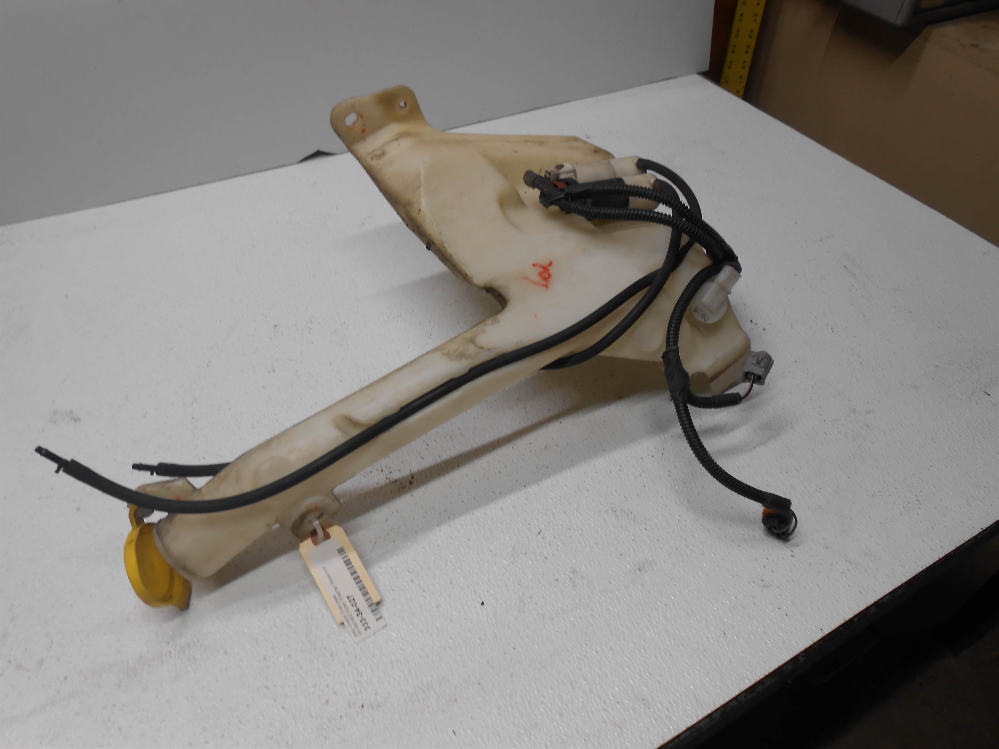 Used 2004 Jeep Grand Cherokee Windshield Wiper Washer Reservoir for sale small view front thumbnail