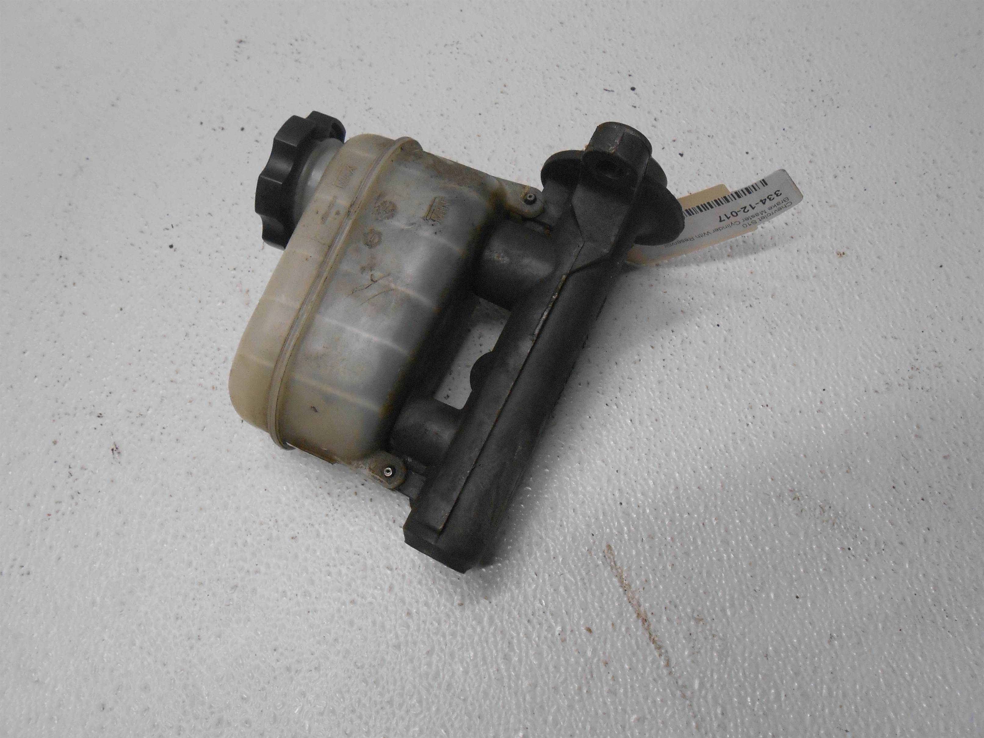 Used 1998 chevrolet S10 Brake Master Cylinder With Reservoir for sale small view front thumbnail