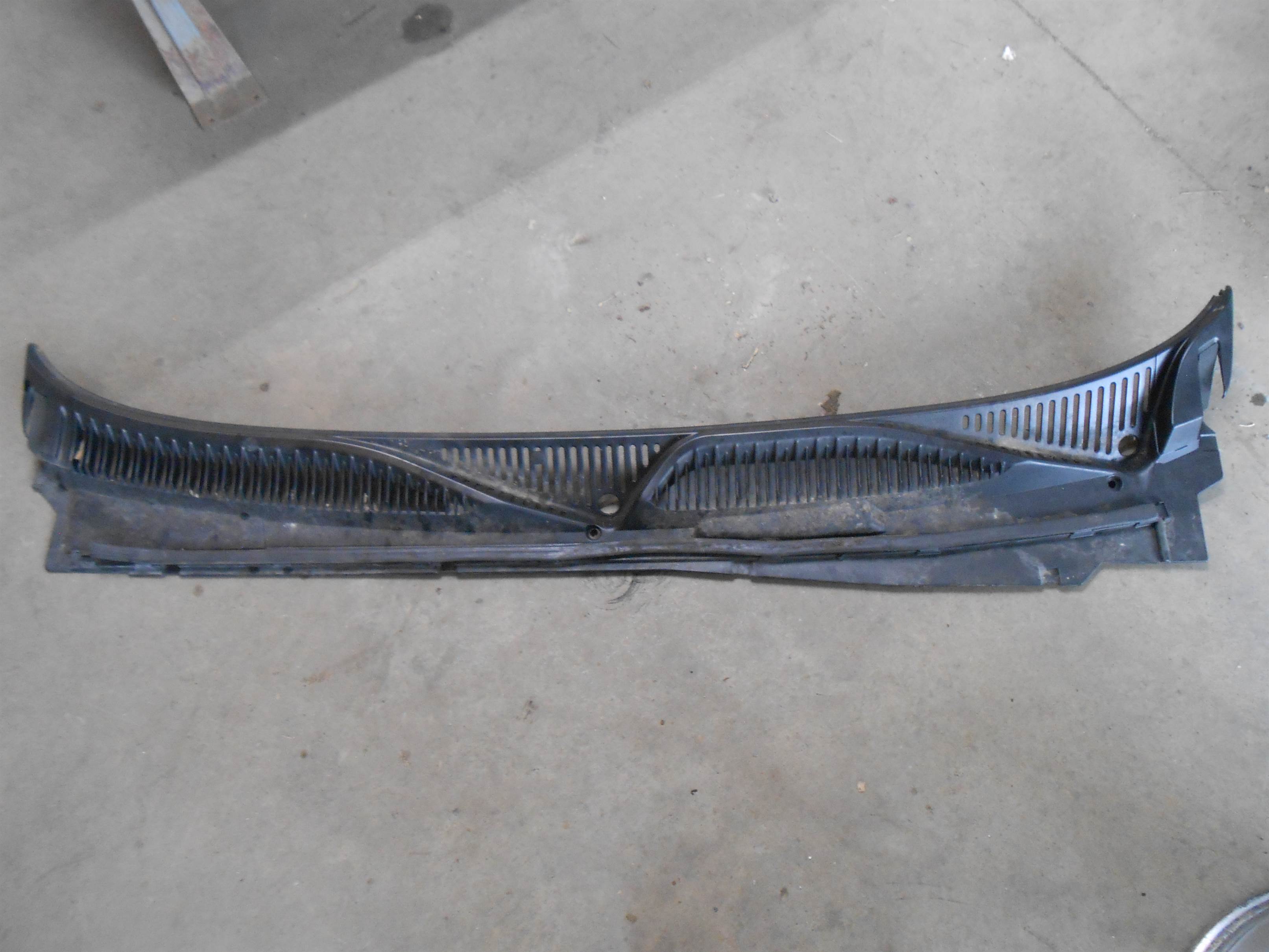 Used 2004 GMC Yukon Cowl Air Inlet Grille Panel for sale small view front thumbnail