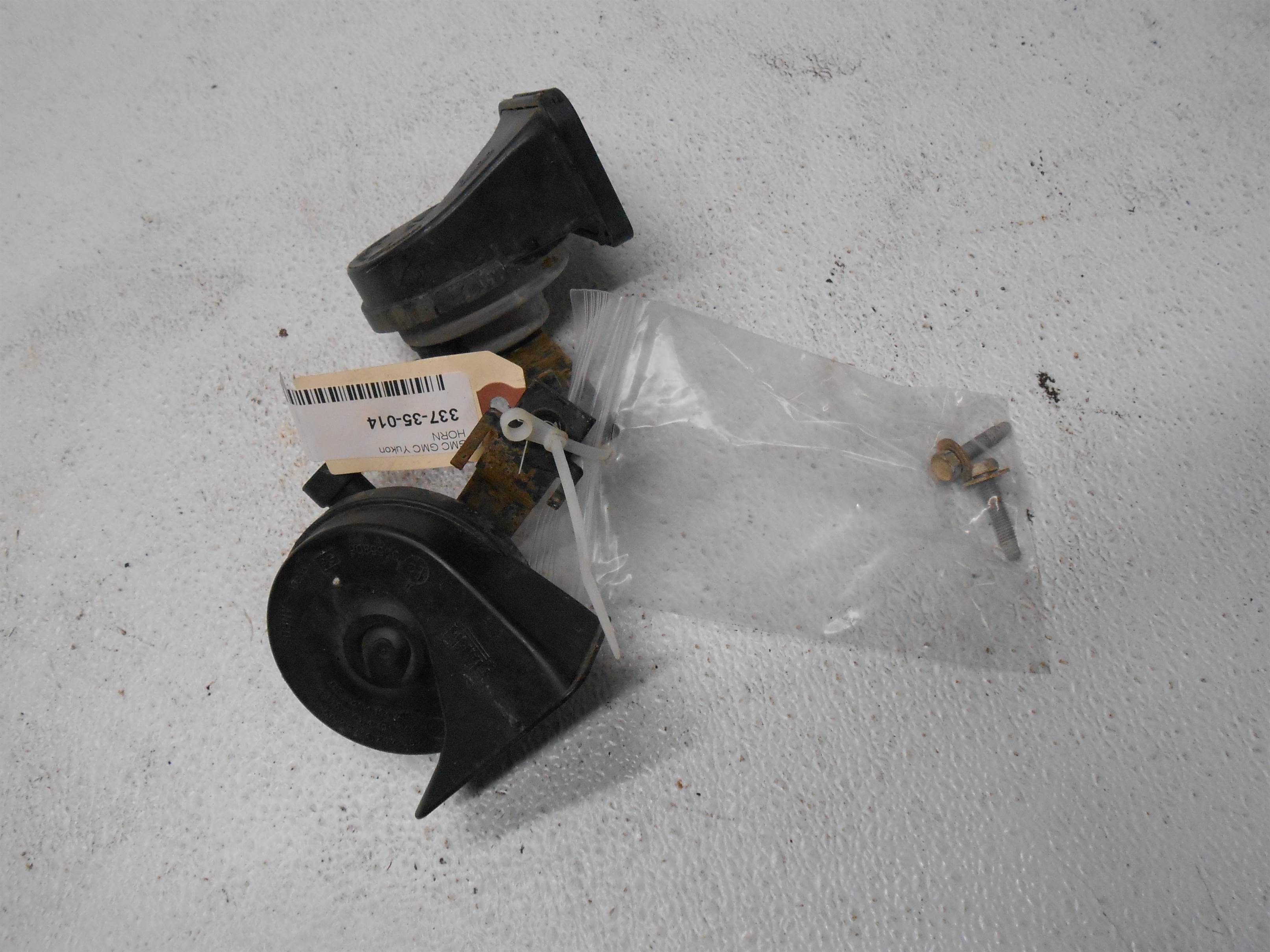 Used 2004 GMC Yukon Horn Set of Two 2 for sale small view front thumbnail