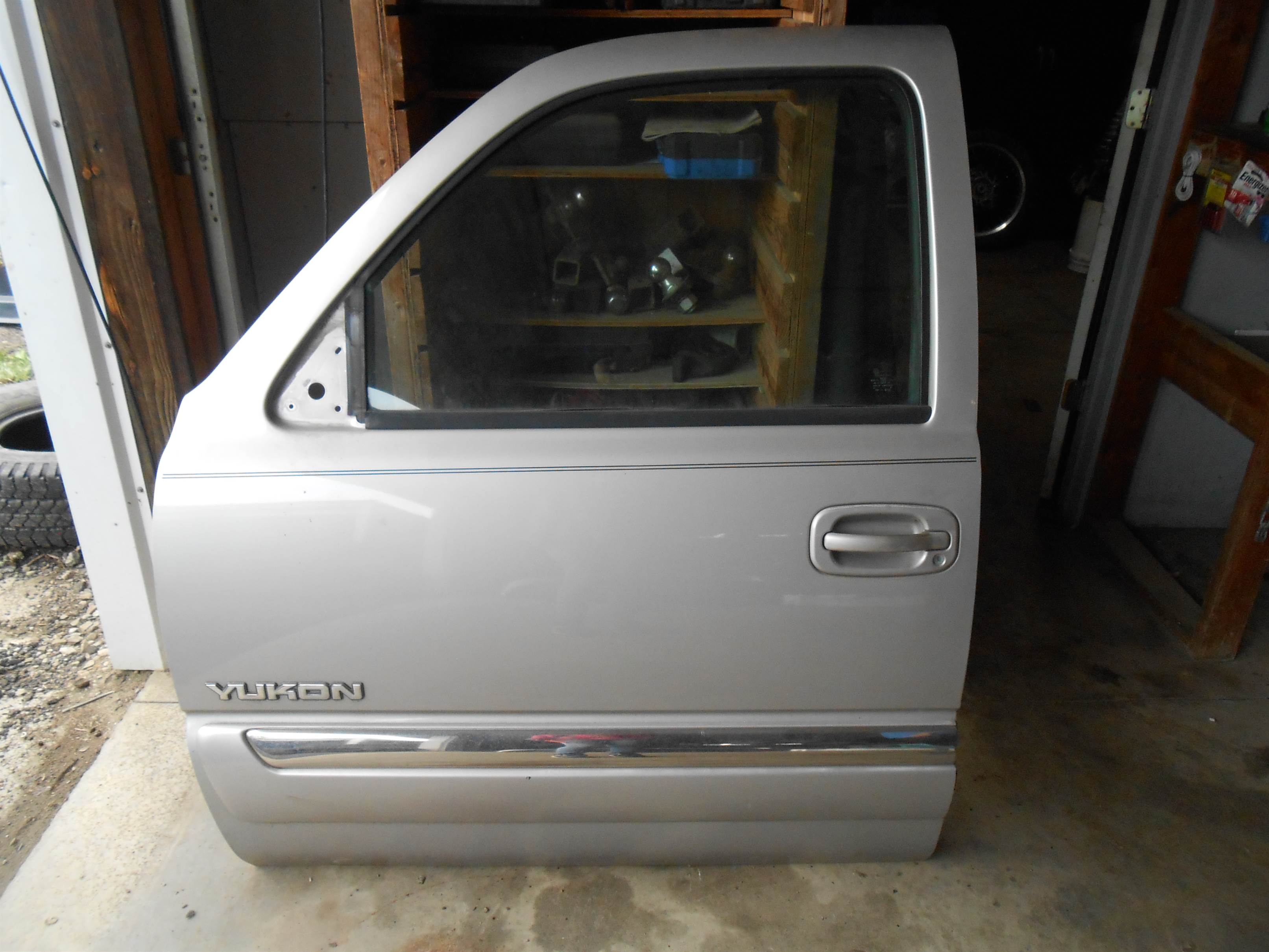 Used 2004 GMC Yukon Front Left Driver Door for sale small view front thumbnail