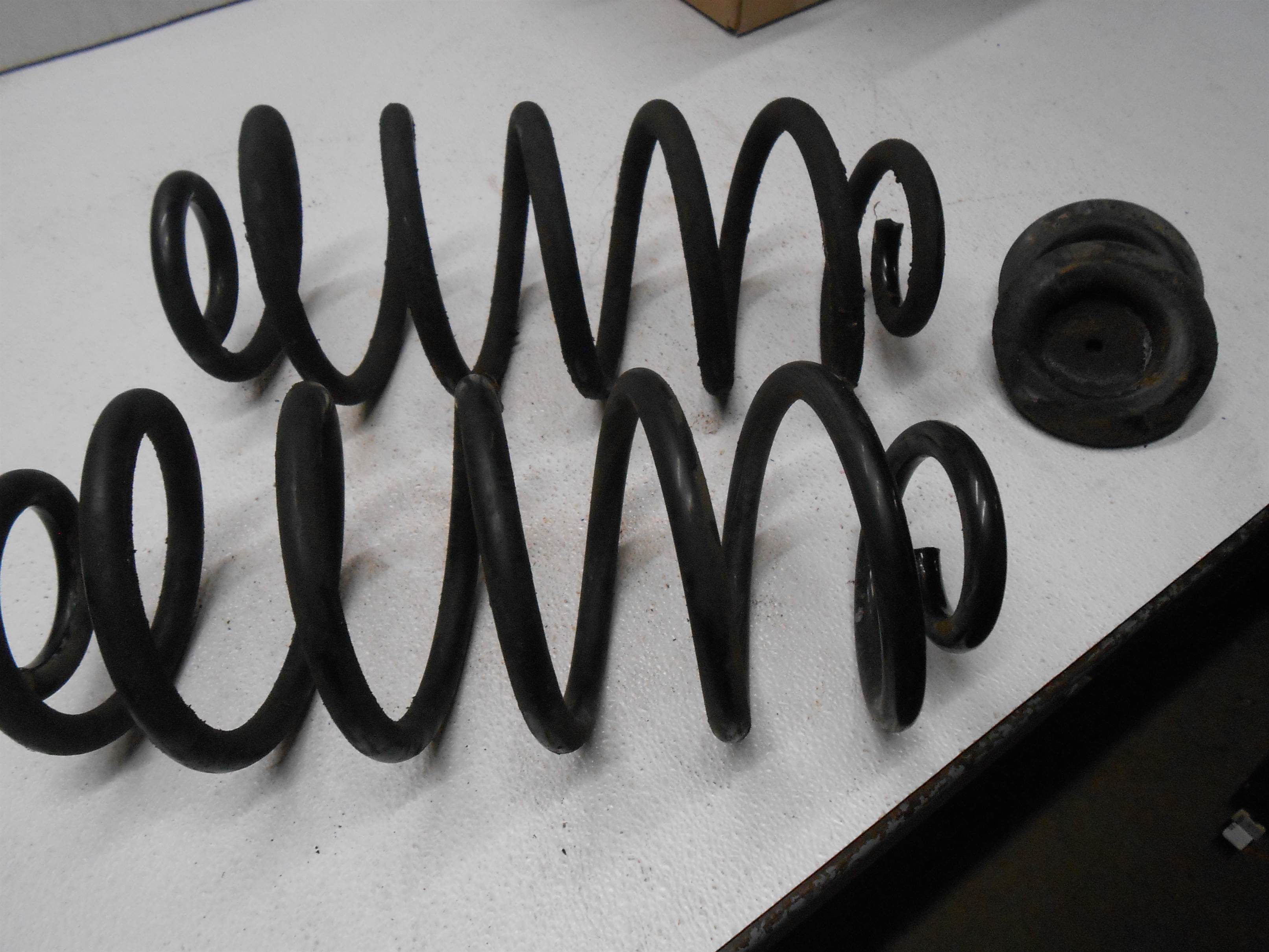 Used 2004 GMC Yukon Rear Coil Spring Set for sale small view front thumbnail