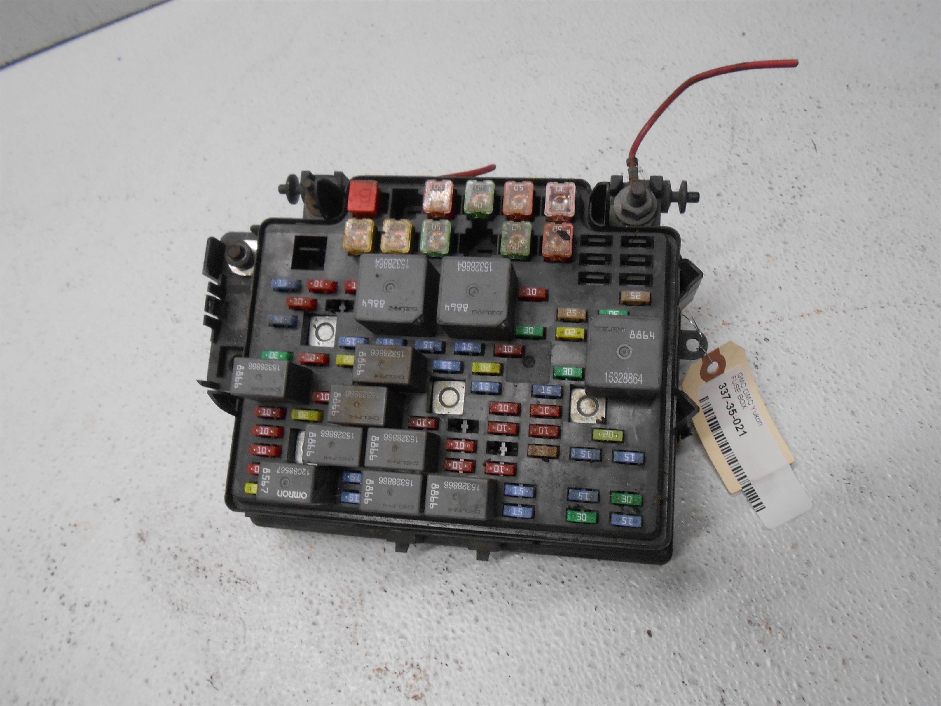 Used 2004 GMC Yukon Engine Bay Fuse Box for sale small view front thumbnail