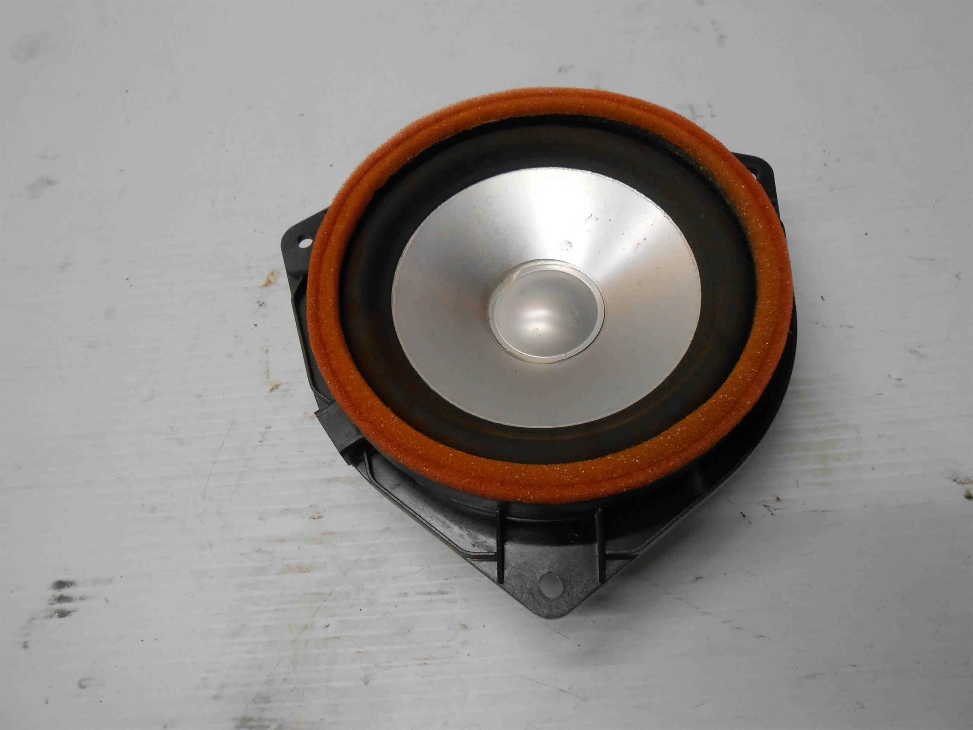 Used REAR DRIVER OR PASSENGER SPEAKER fits TOYOTA PRIUS 2004 - 2009 OEM for sale small view front thumbnail