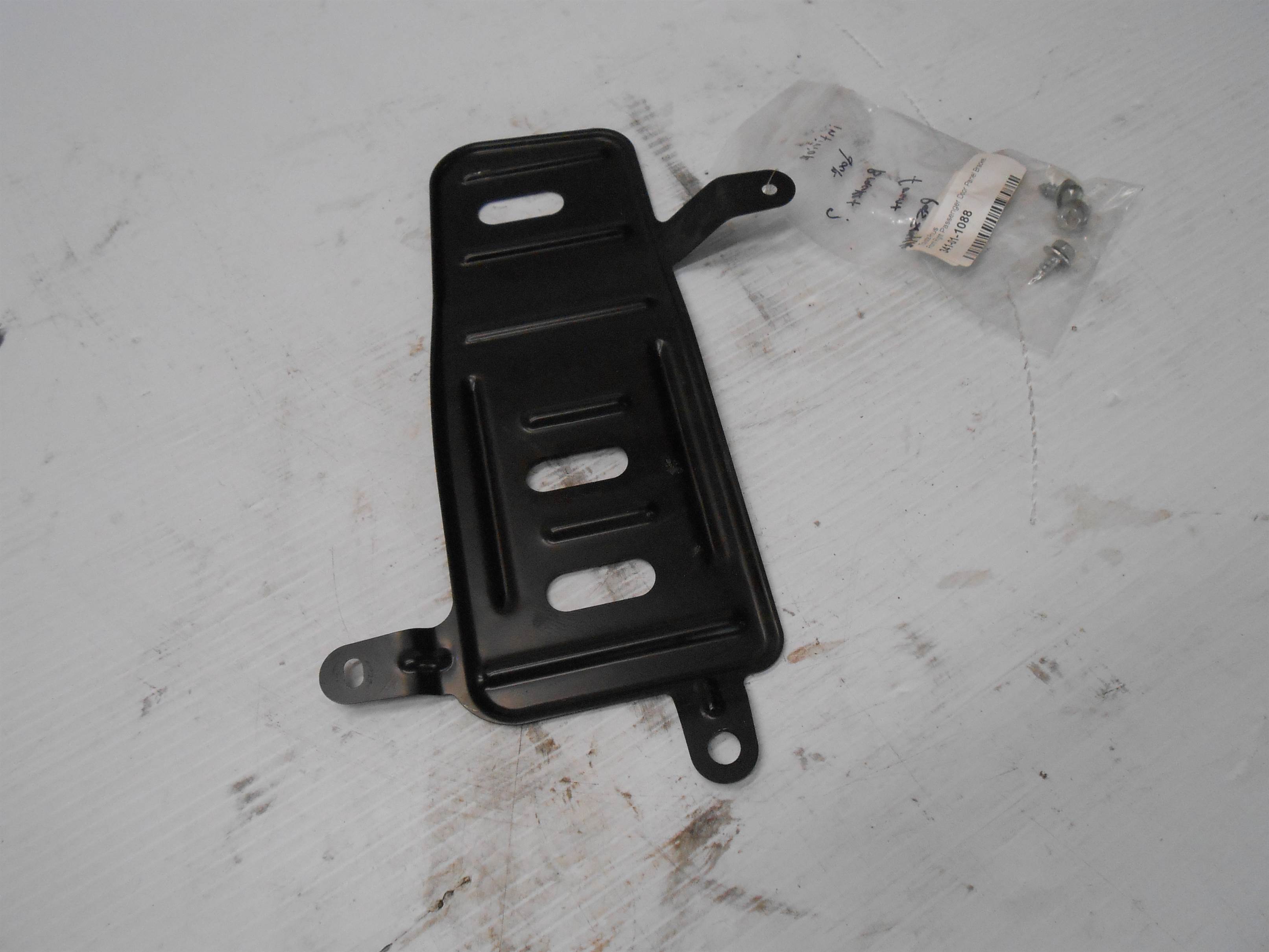 Used 2007 Toyoya Prius Front Right RH Passenge side Door Panel Bracket for sale small view front thumbnail