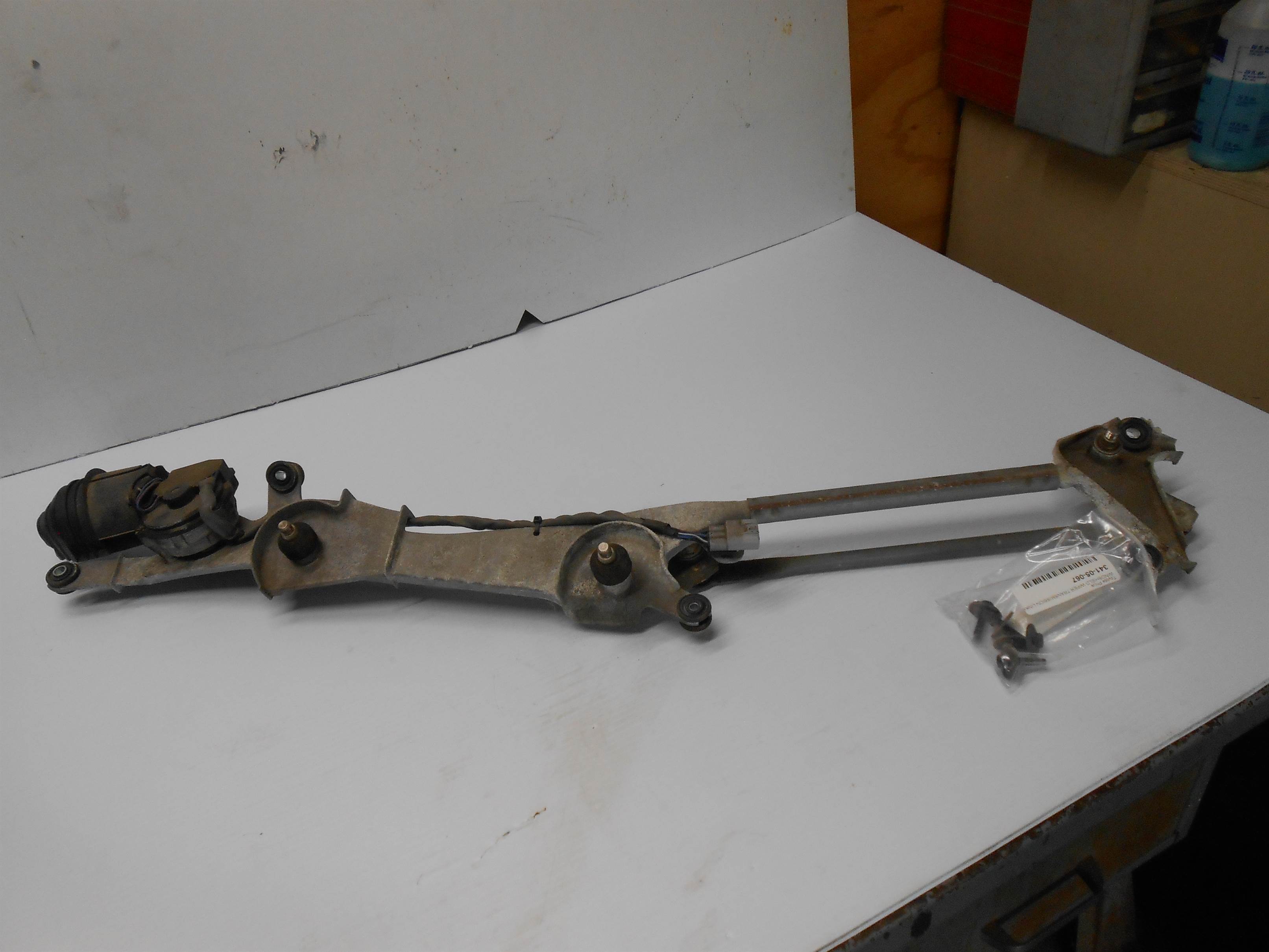 Used 2007 Toyota Prius Windshield Wiper Transmission Linkage with Motor for sale small view front thumbnail