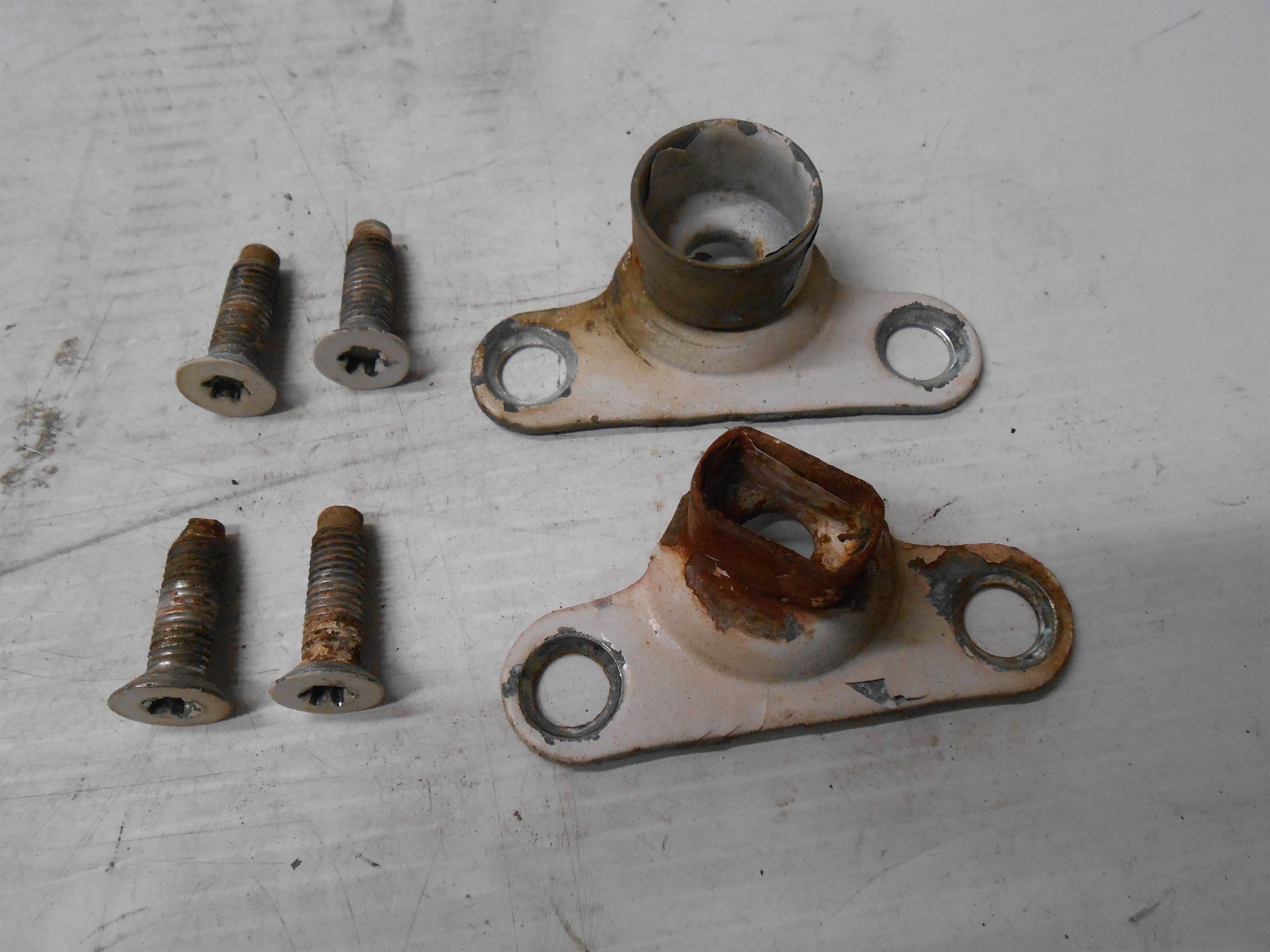 Used 1996 Ford Ranger Tail Gate Hinges Set for sale small view front thumbnail