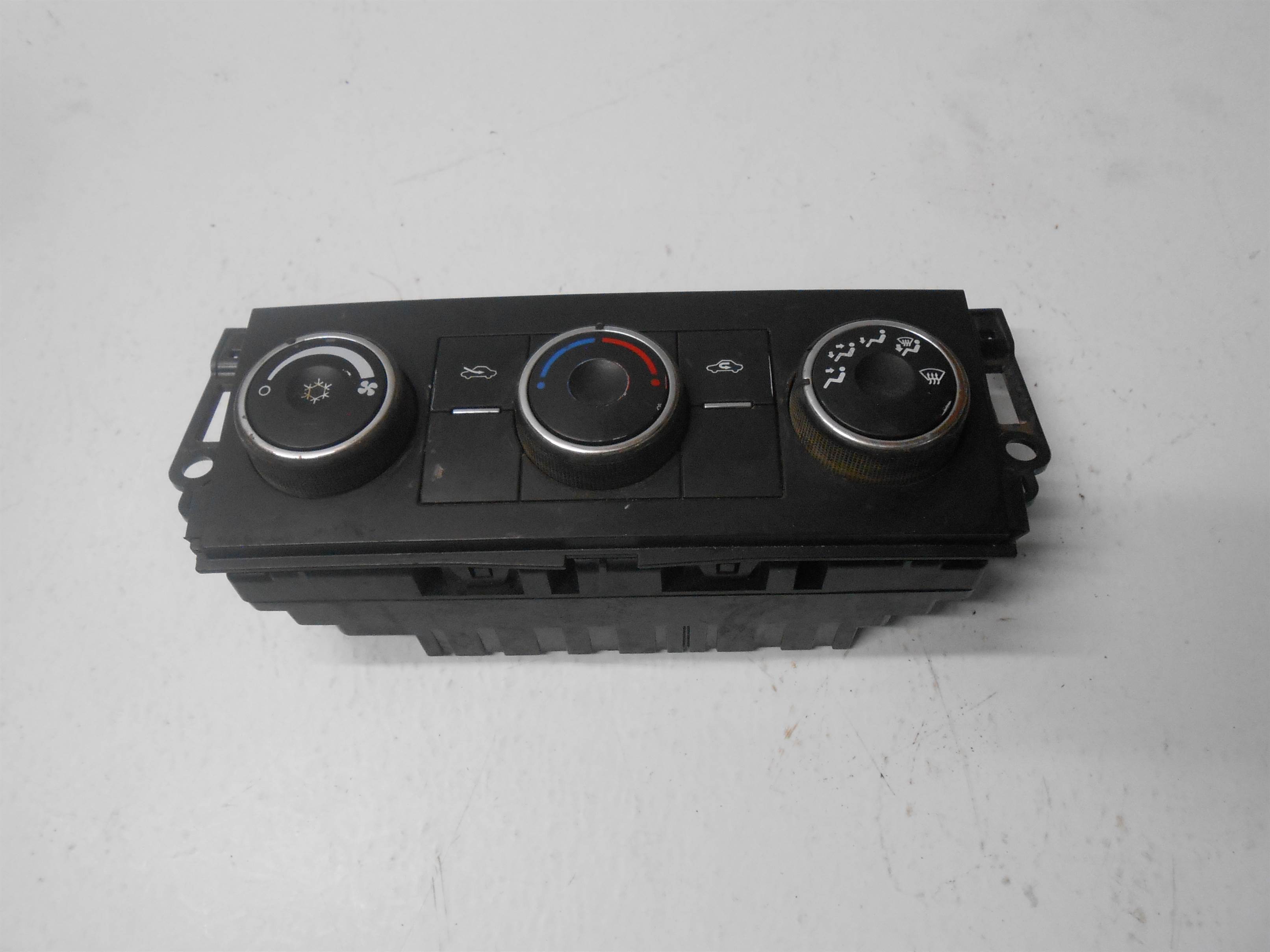 Used 10 11 2010 2011 Chevy Silverado Sierra Temperature Climate Control AC 20887810 for sale small view front thumbnail