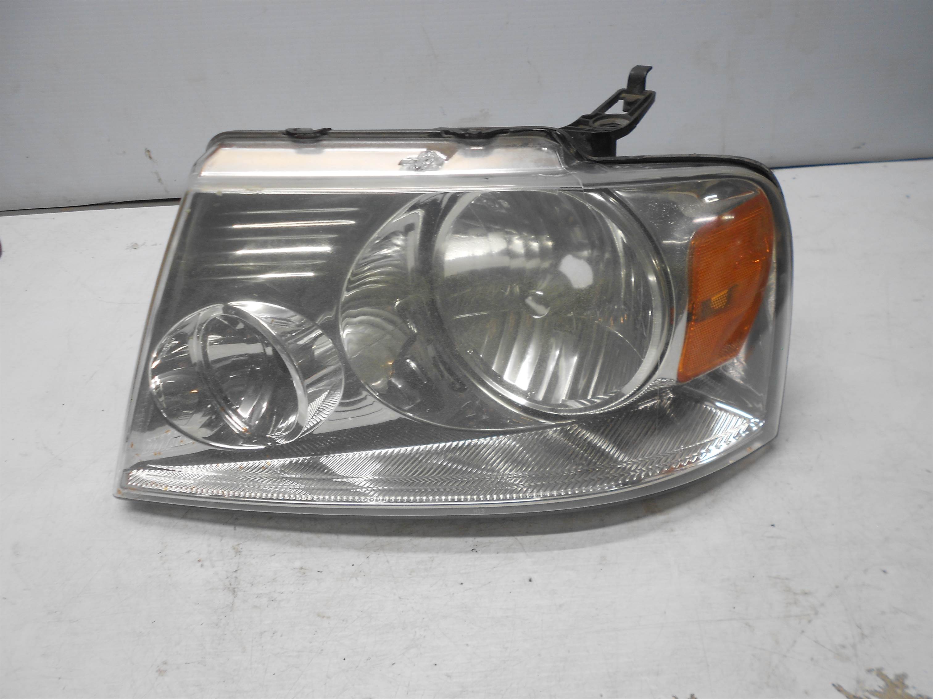 Used 2004 2005 2006 2007 2008 FORD F150 LH Driver Headlight Assembly for sale small view front thumbnail