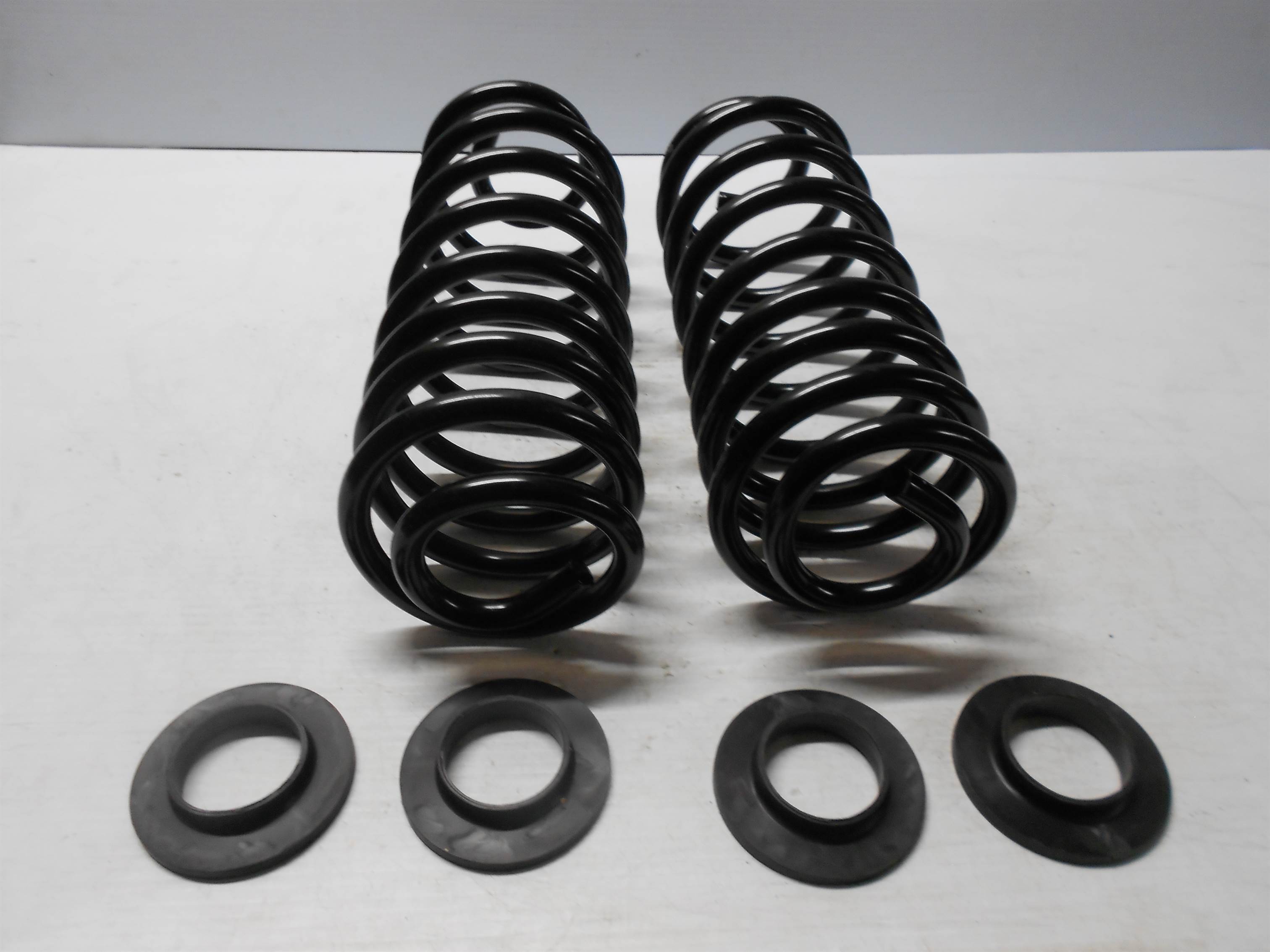 CC865 Moog Set of 2 Coil Springs Rear New Sedan for Lincoln Town Car Ford Pair for sale small view front thumbnail