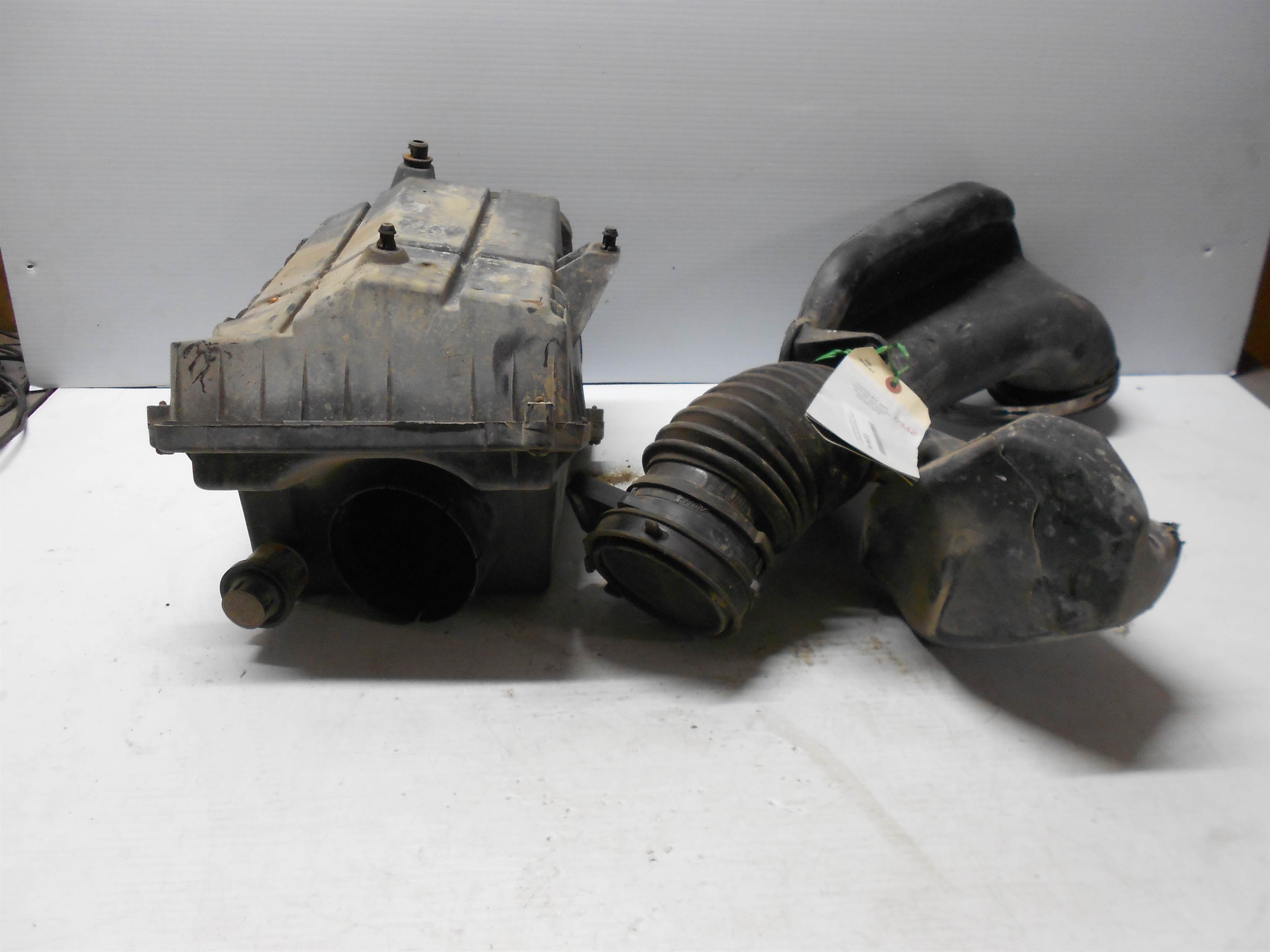 Used 99-02 Silverado 2500HD Air Box Cleaner With Hose Snorkel Tube Set for sale small view front thumbnail